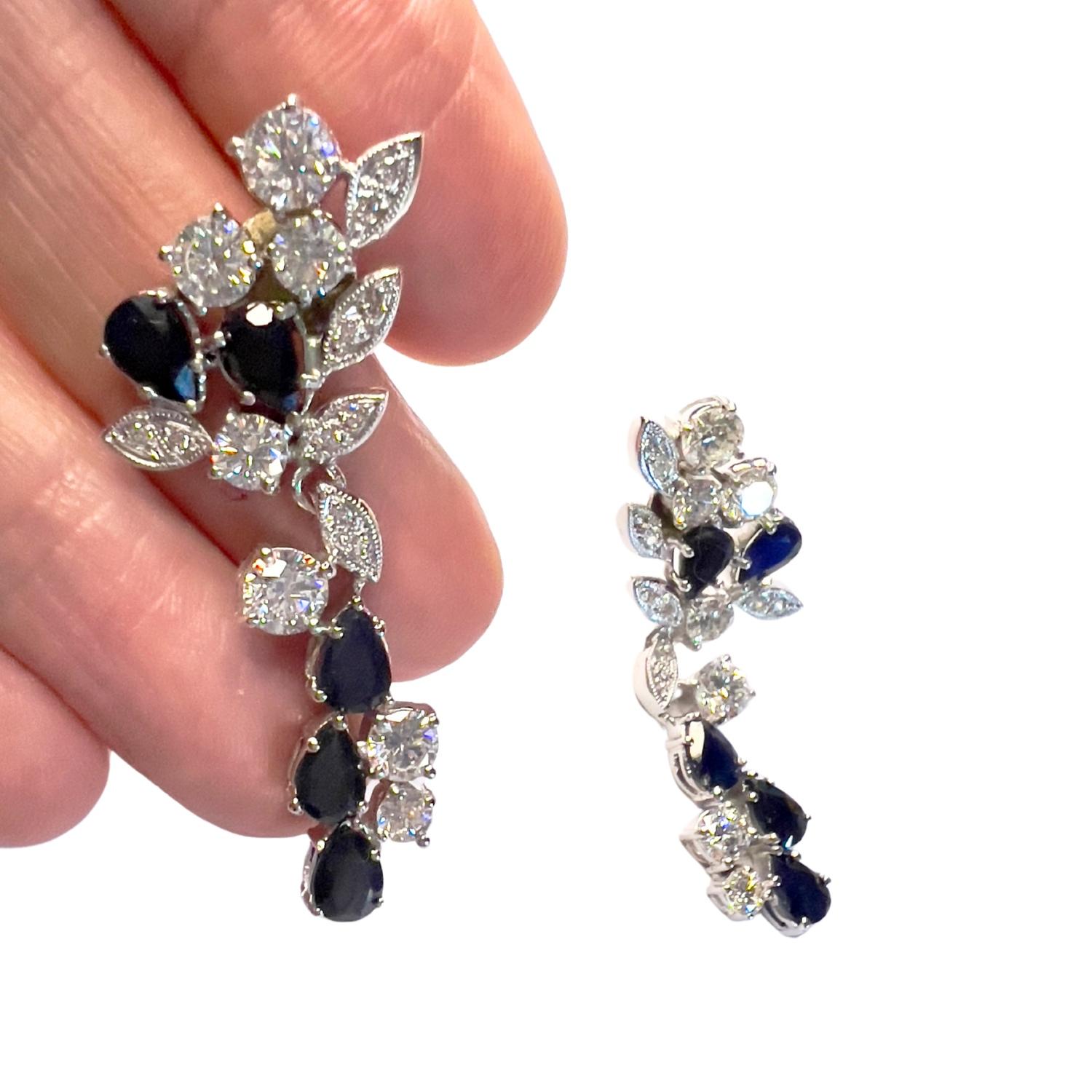 1950s Style– 4.13 ct Diamonds and 4.01 ct Sapphire Platinum Drop Earrings In condizioni buone in vendita a MADRID, ES