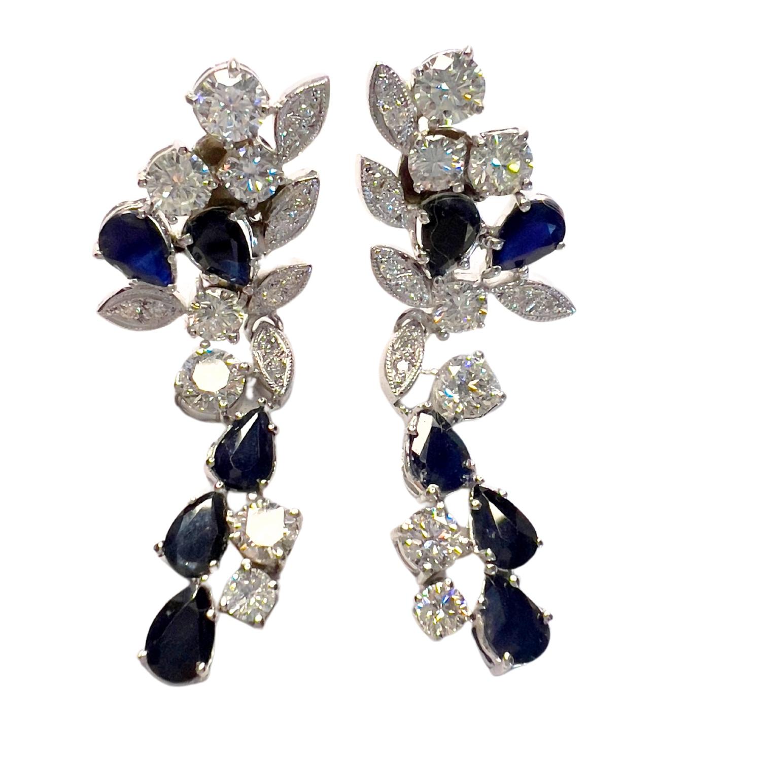 Donna 1950s Style– 4.13 ct Diamonds and 4.01 ct Sapphire Platinum Drop Earrings in vendita