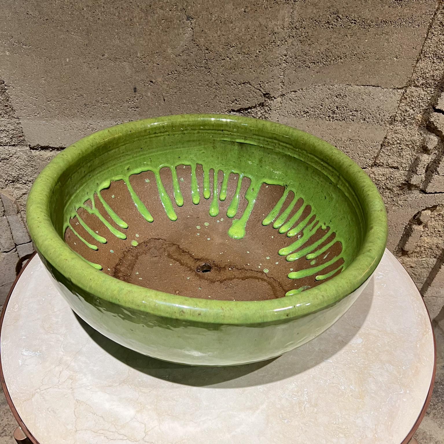 Mid-Century moderno Vaso in stile anni '50 Gainey Glazed Art Pottery Architectural Pottery Verde in vendita