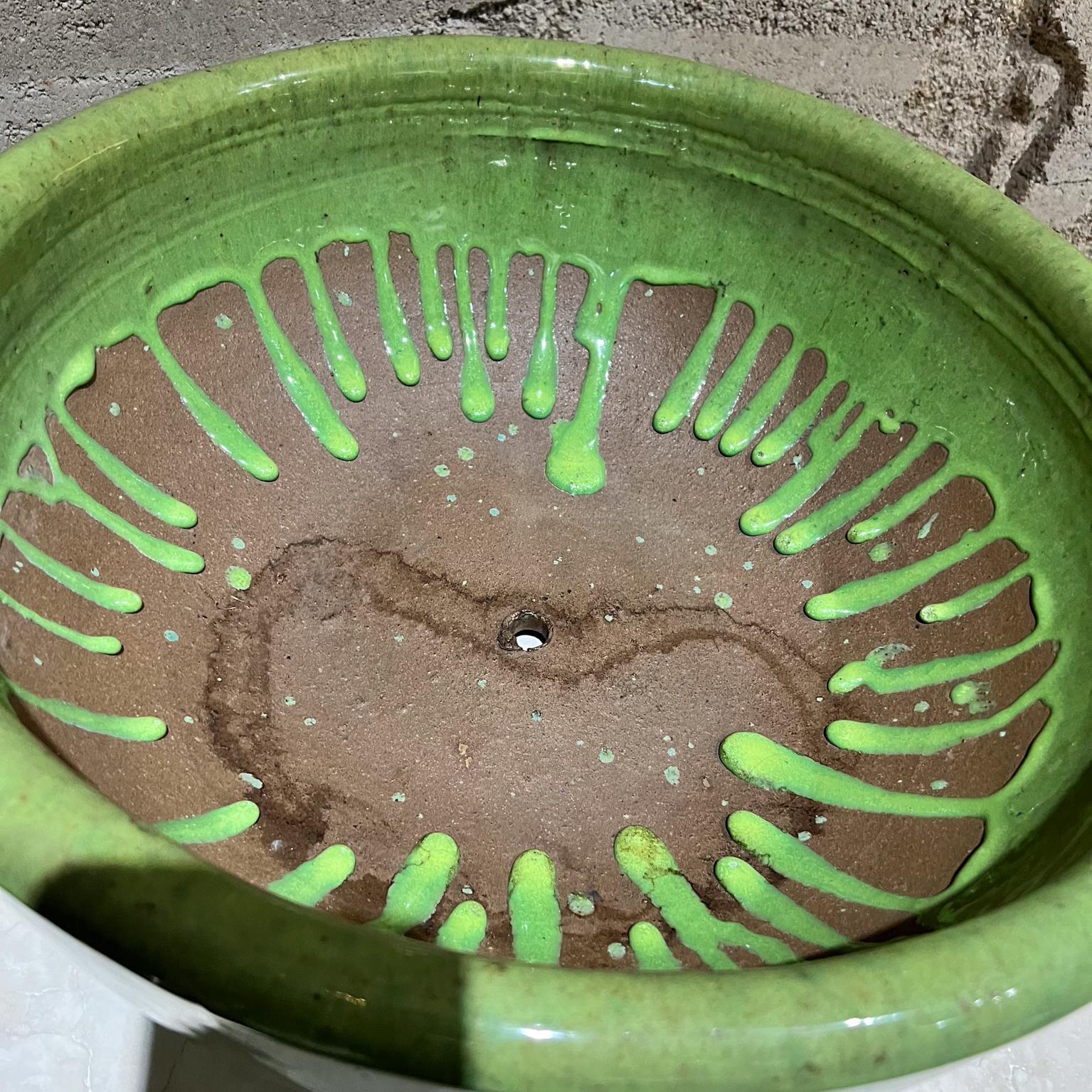 XX secolo Vaso in stile anni '50 Gainey Glazed Art Pottery Architectural Pottery Verde in vendita