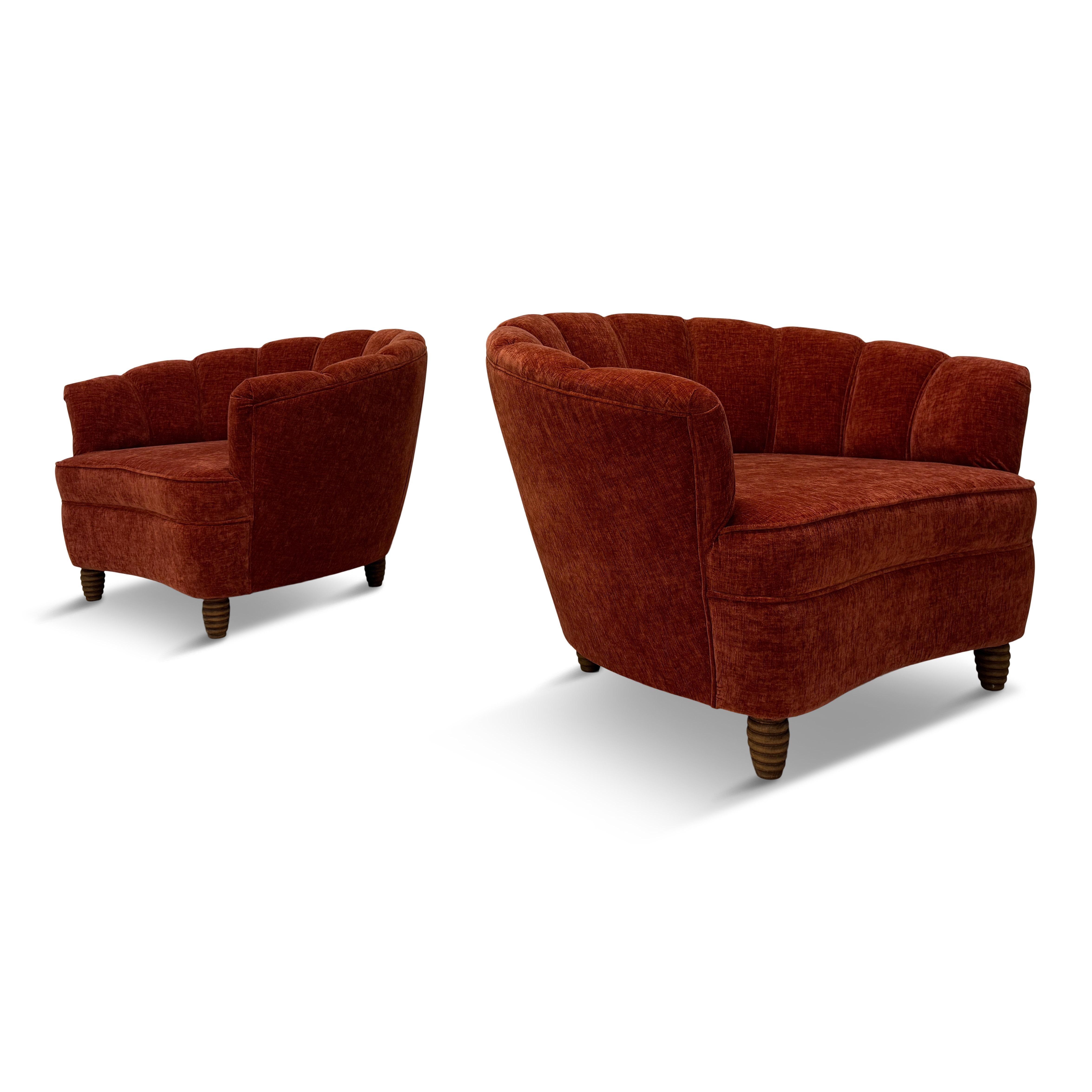 Fauteuils

Style des années 1950

Pieds tournés nervurés

Hauteur du siège 39cm

Ces chaises sont normalement en stock en Italie mais peuvent également être fabriquées sur commande.

Différentes options de tissus sont disponibles

Fabriqué en
