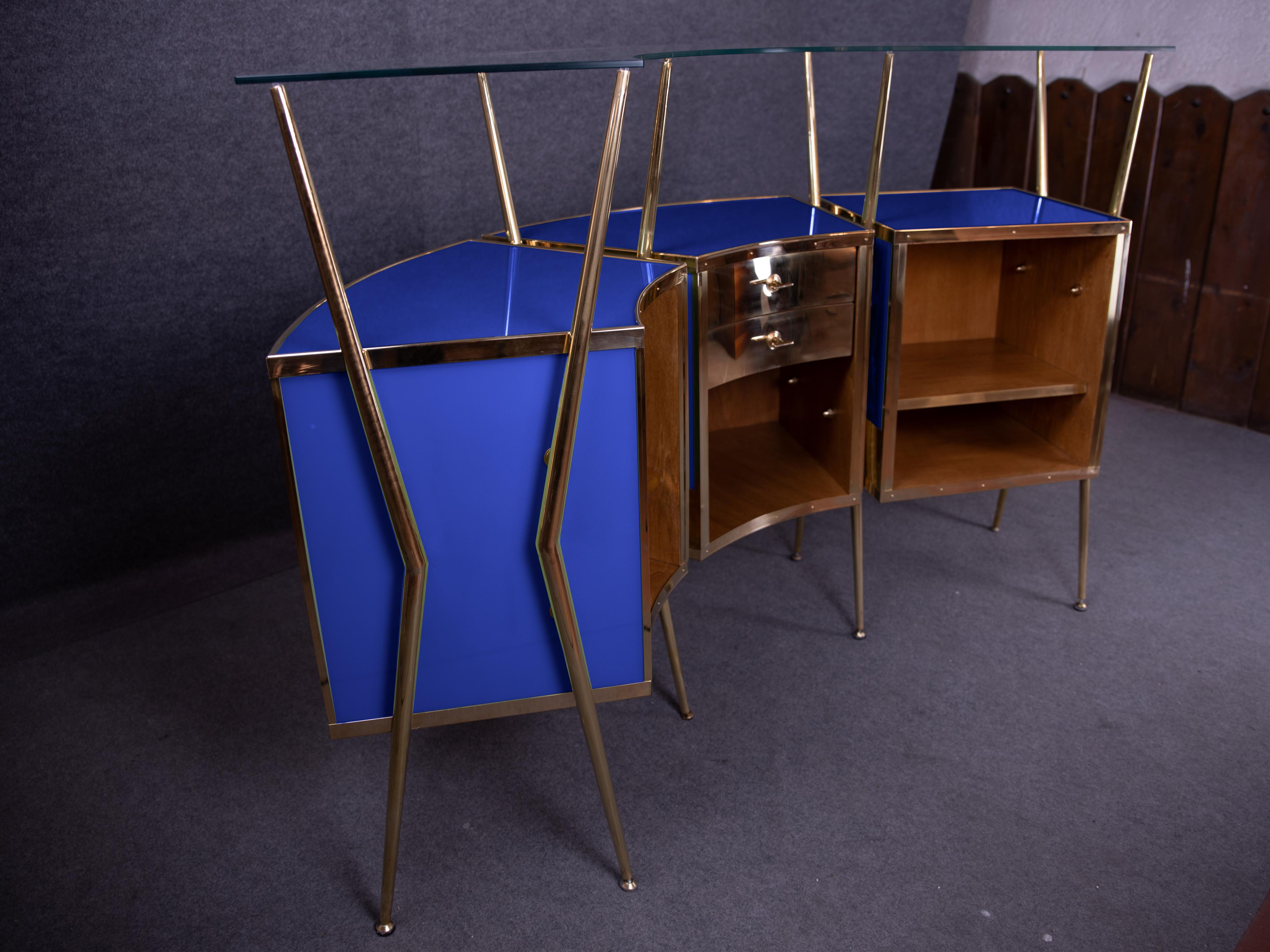 Beleuchten Sie Ihren Raum mit einem atemberaubenden 1950er Jahre italienischen Cocktail Blue Murano Bar JF (Messing) im Angebot