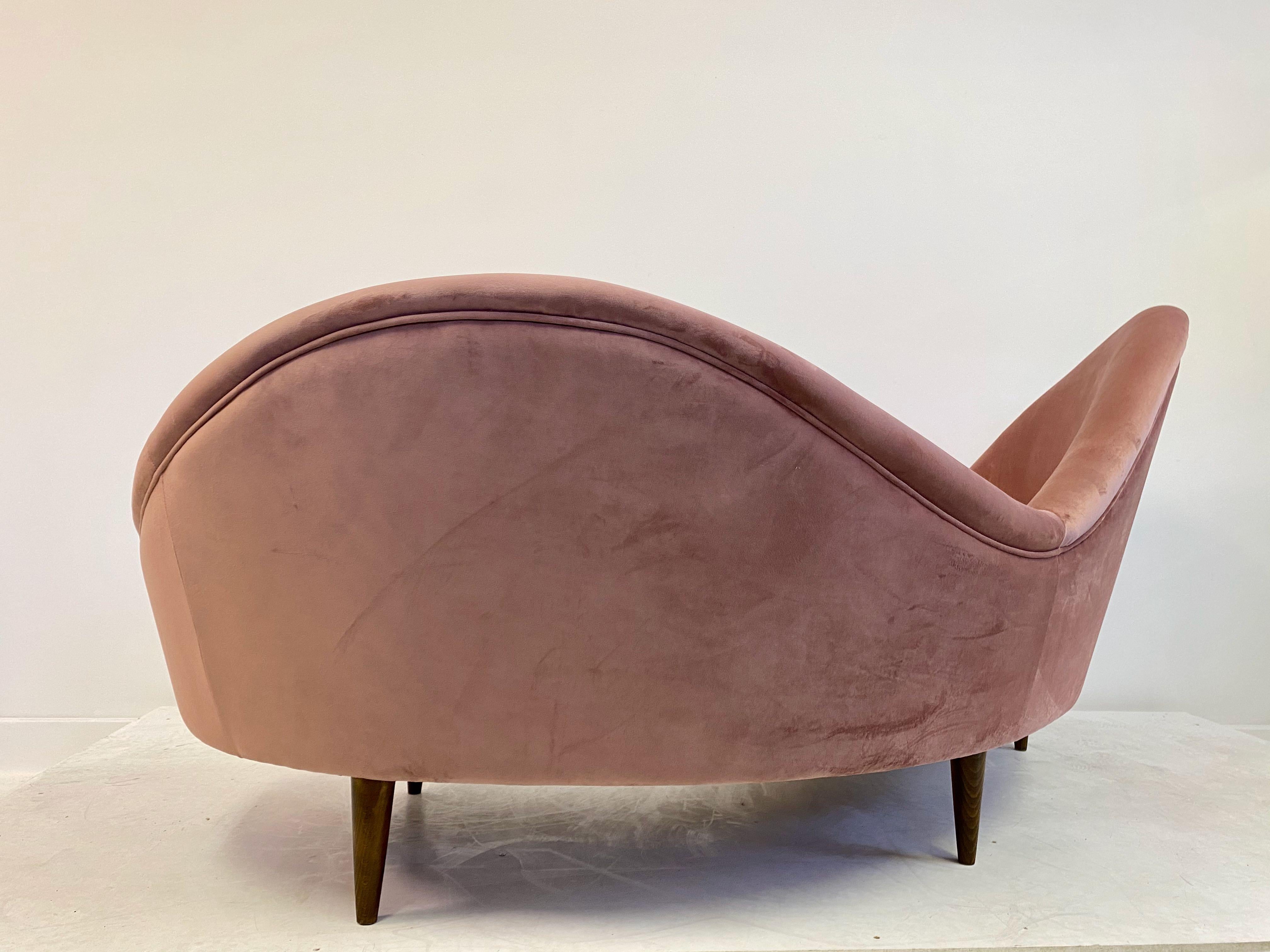 1950s Style Italian Sofa in Soft Pink Velvet 5