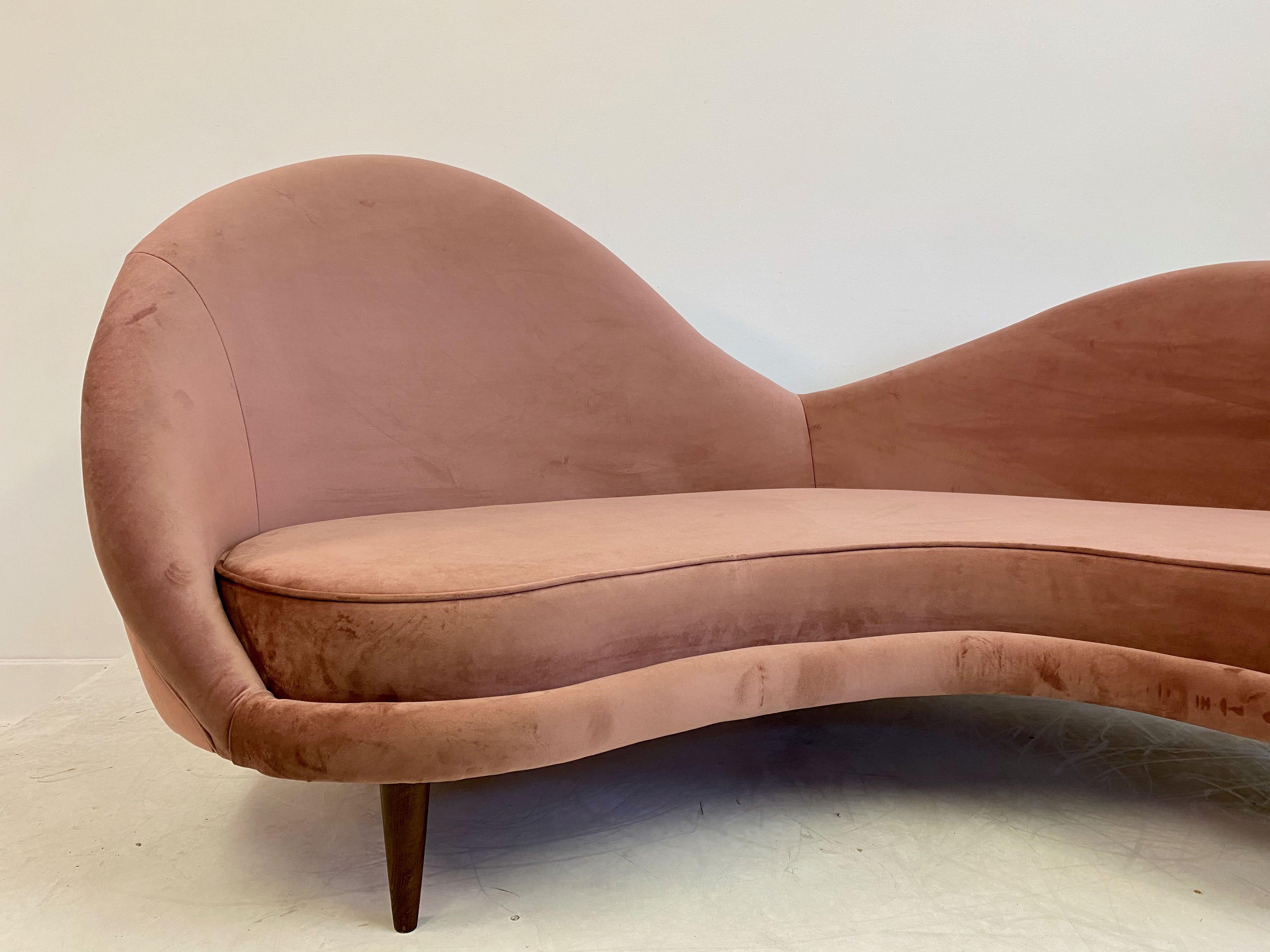 1950s Style Italian Sofa in Soft Pink Velvet 6