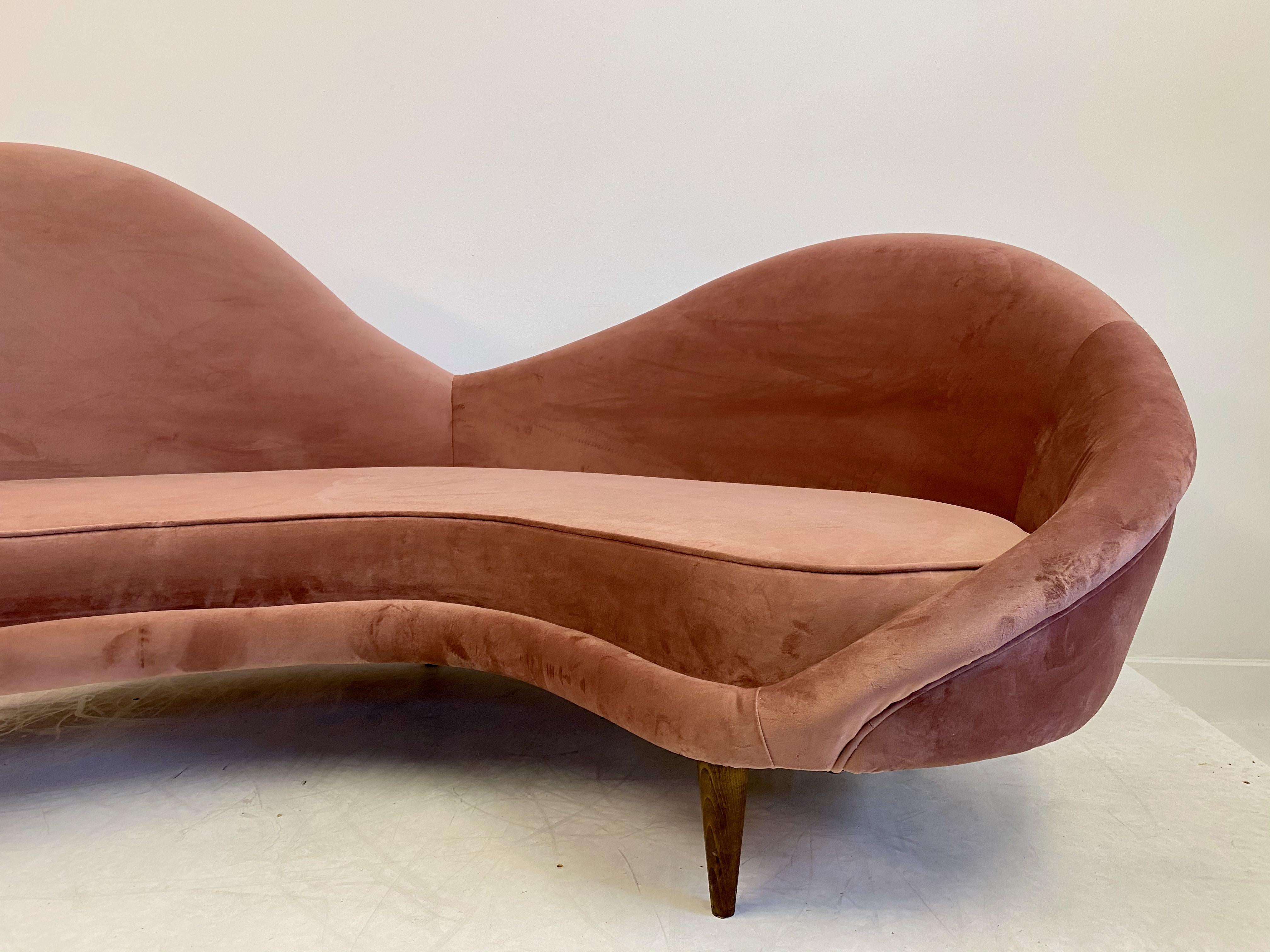 1950s Style Italian Sofa in Soft Pink Velvet 7