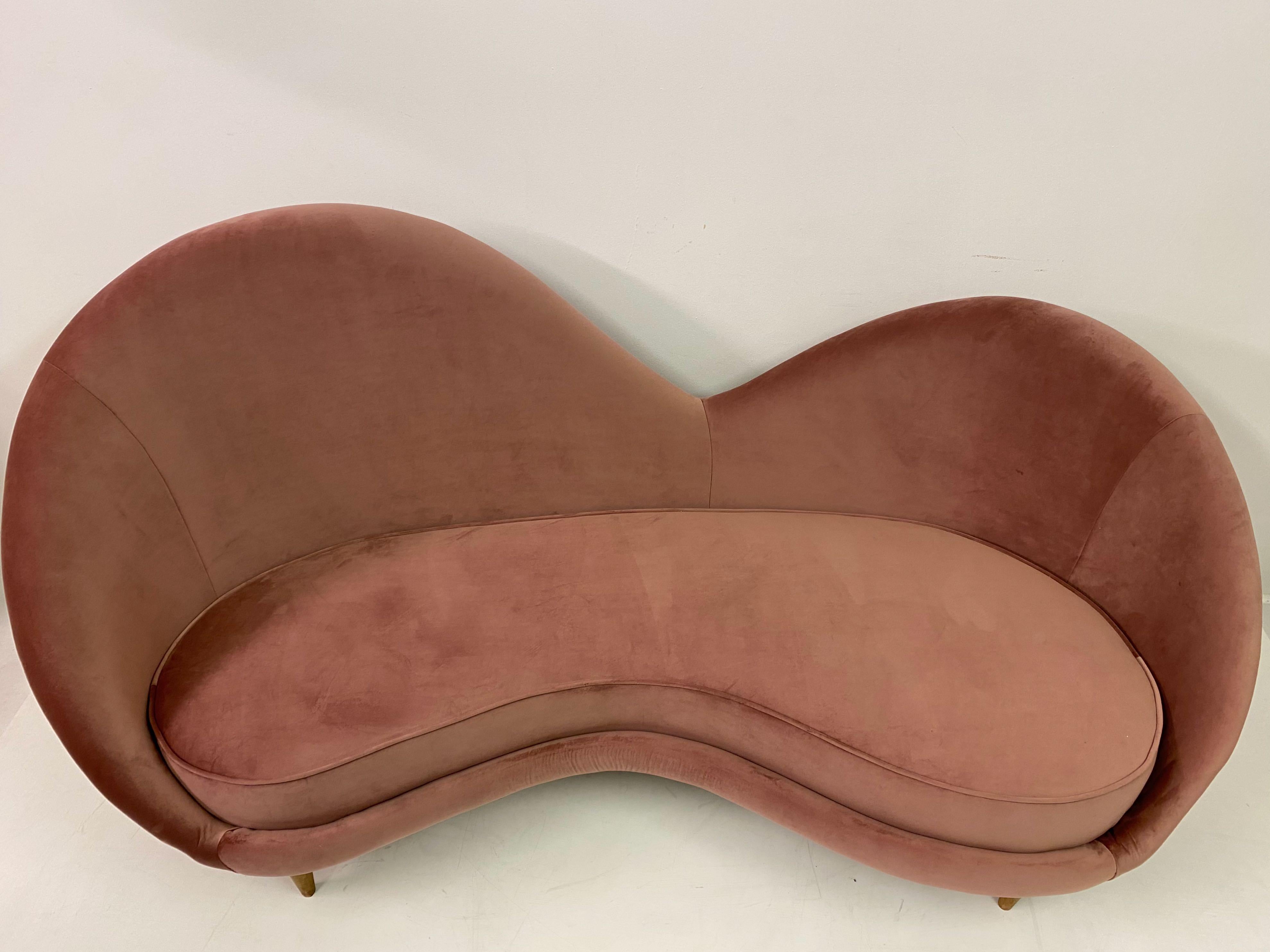 Mid-Century Modern 1950s Style Italian Sofa in Soft Pink Velvet For Sale