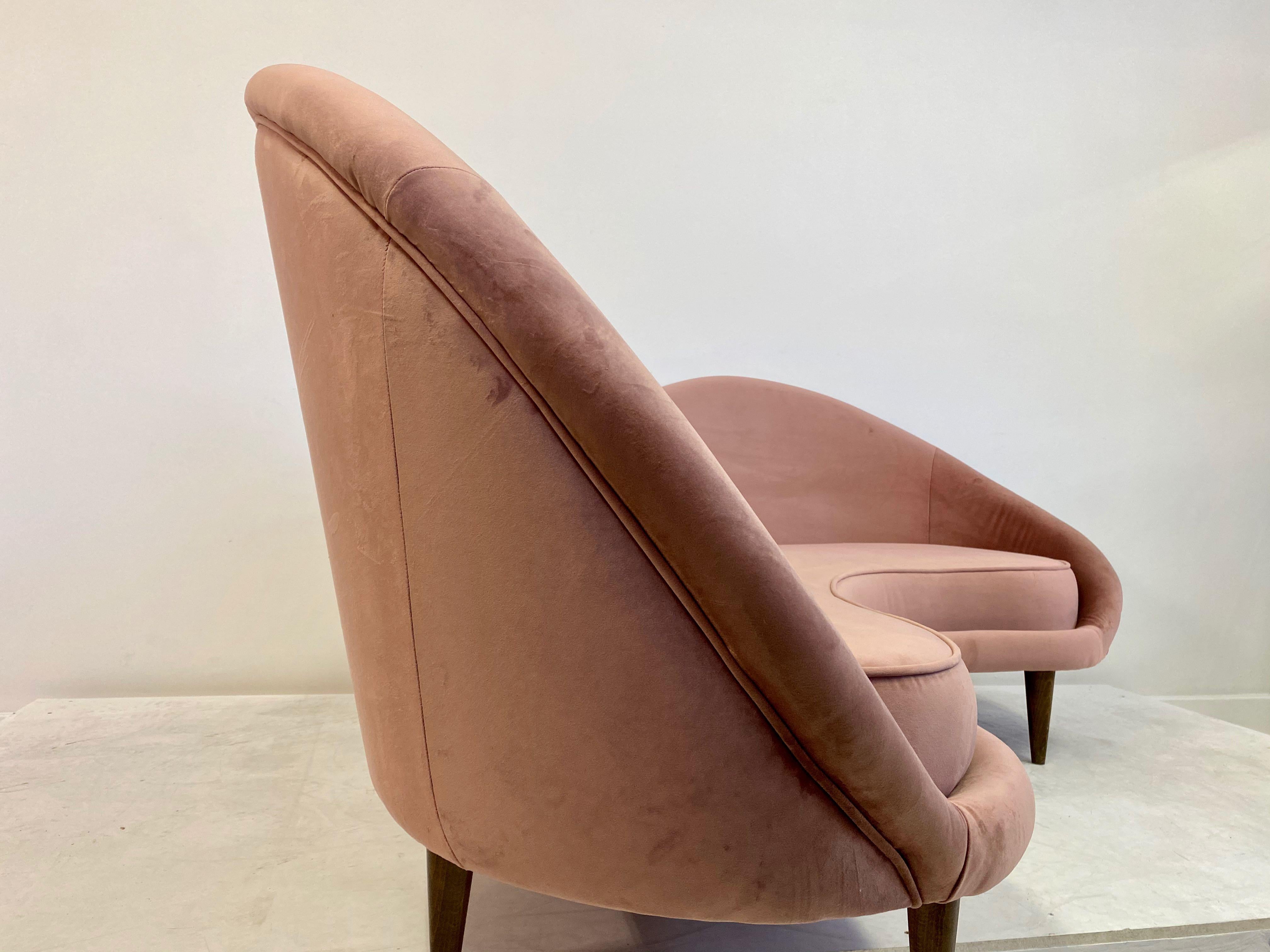 1950s Style Italian Sofa in Soft Pink Velvet 1