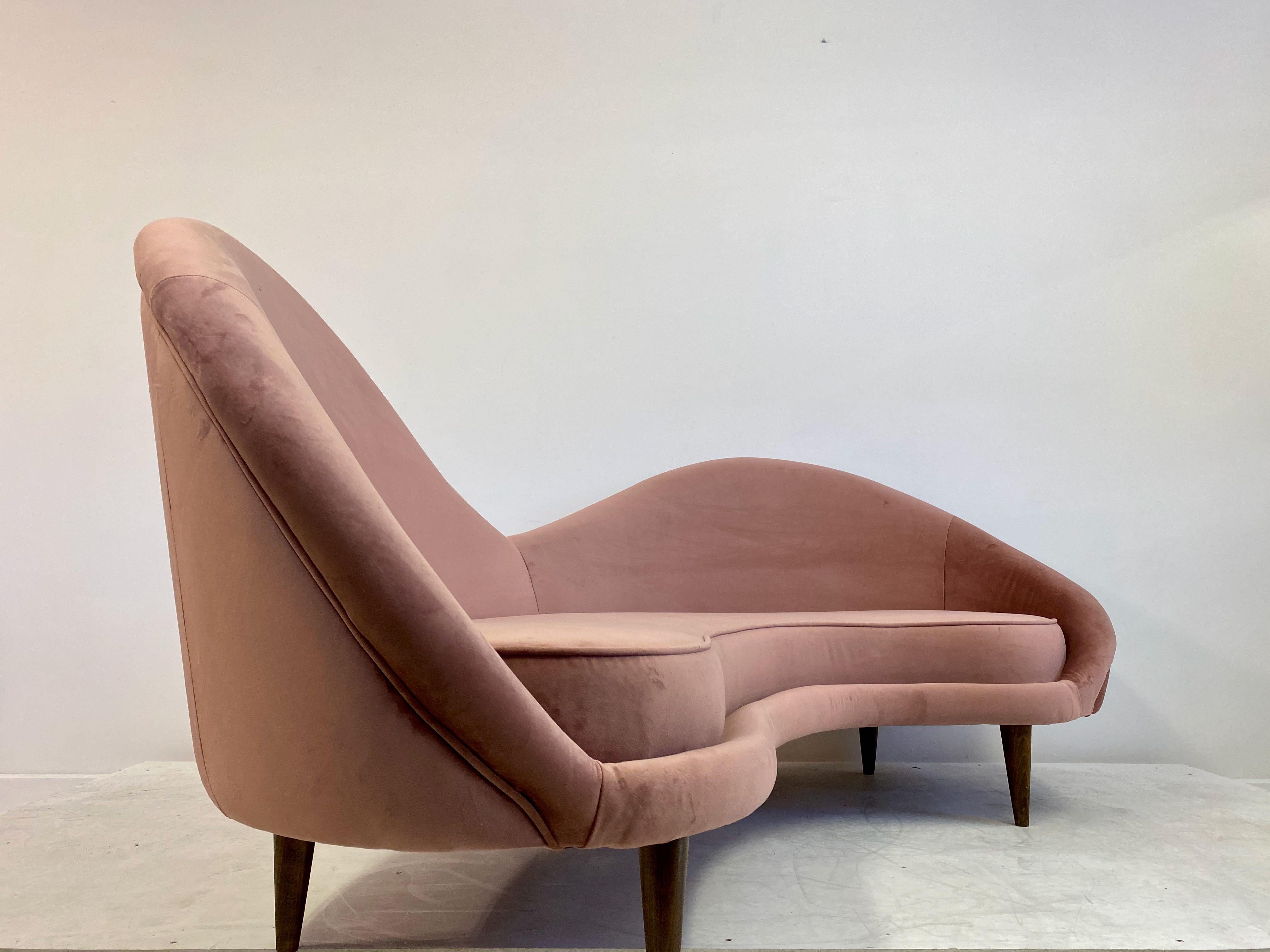 1950s Style Italian Sofa in Soft Pink Velvet 2