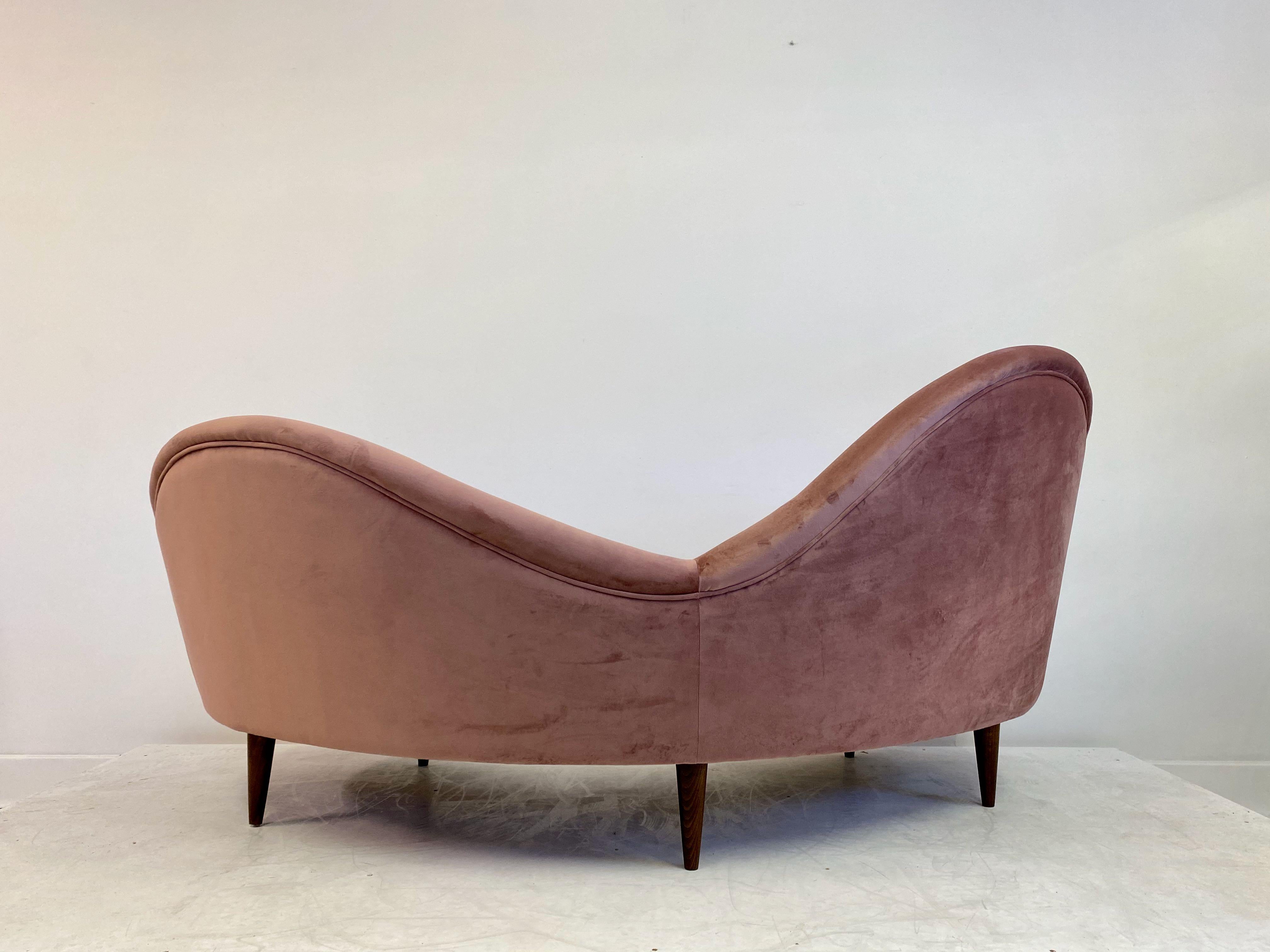 1950s Style Italian Sofa in Soft Pink Velvet 3
