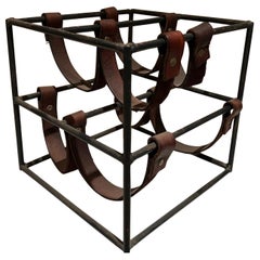 Porte-bouteilles moderne rustique en fer forgé et cuir des années 1950 dans le style d'Arthur Umanoff