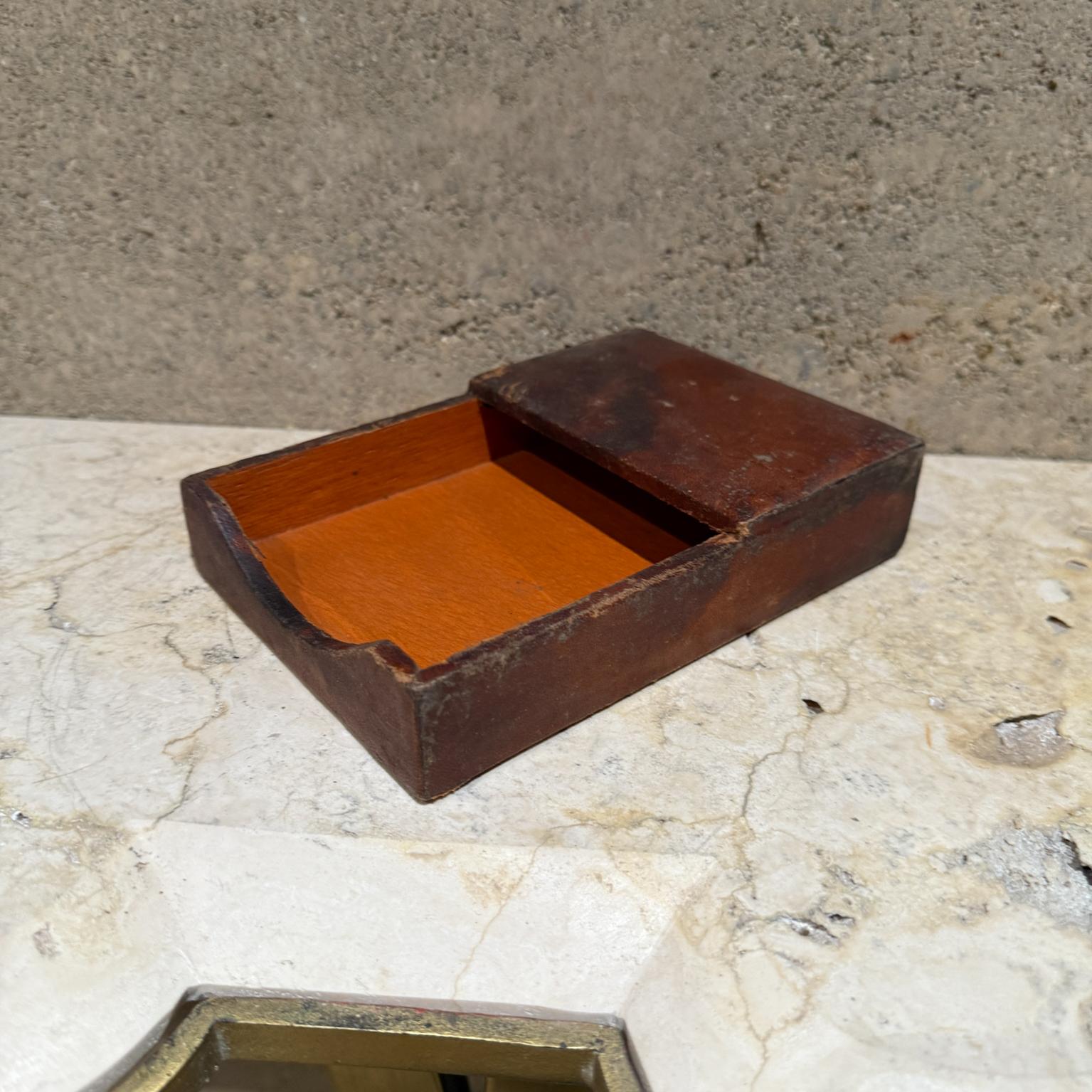 French style of Hermes leather wrapped wood memo note pad holder desk accessory vintage circa 1950s.
Unmarked.
1.5 h x 6.75 w x 4.75
Original unrestored patinated condition preowned with vintage.
Tons of charm.
See all images.