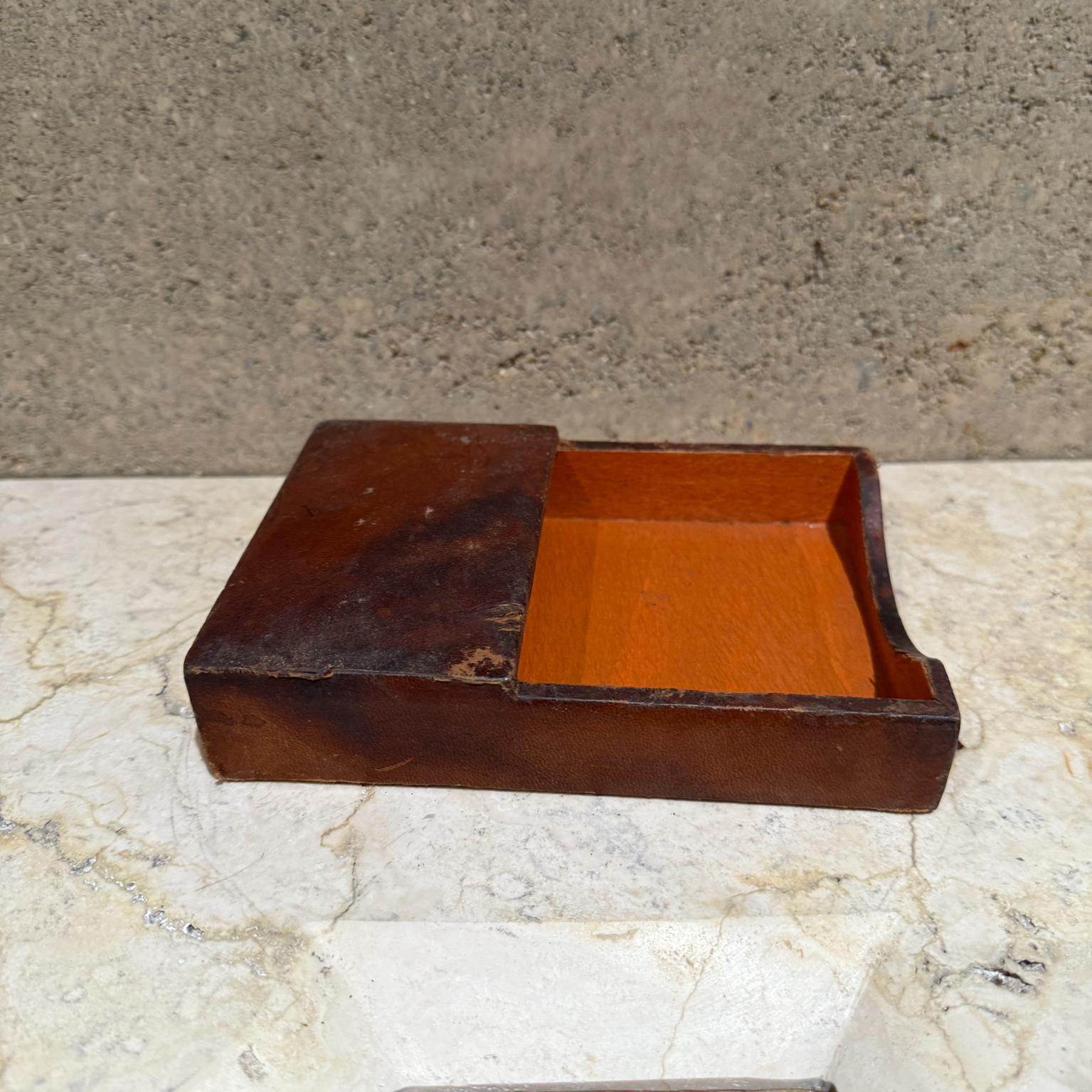 1950s Style of Hermès Distressed Leather Note Pad Holder In Fair Condition For Sale In Chula Vista, CA