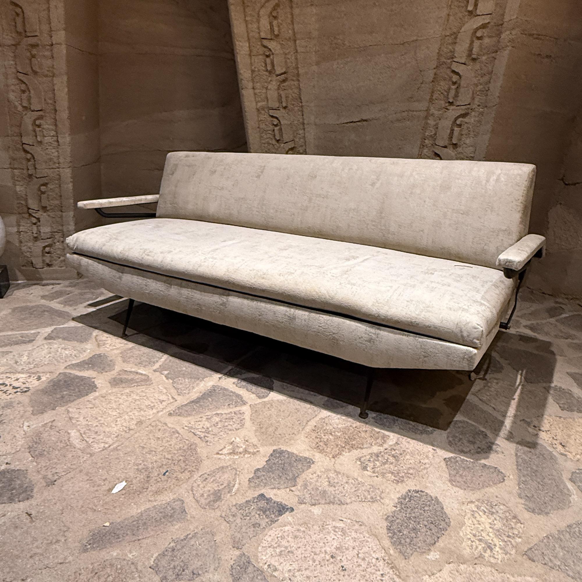 Mid-Century Modern Style Osvaldo Borsani Italian Sofa Daybed from Italy For Sale 9