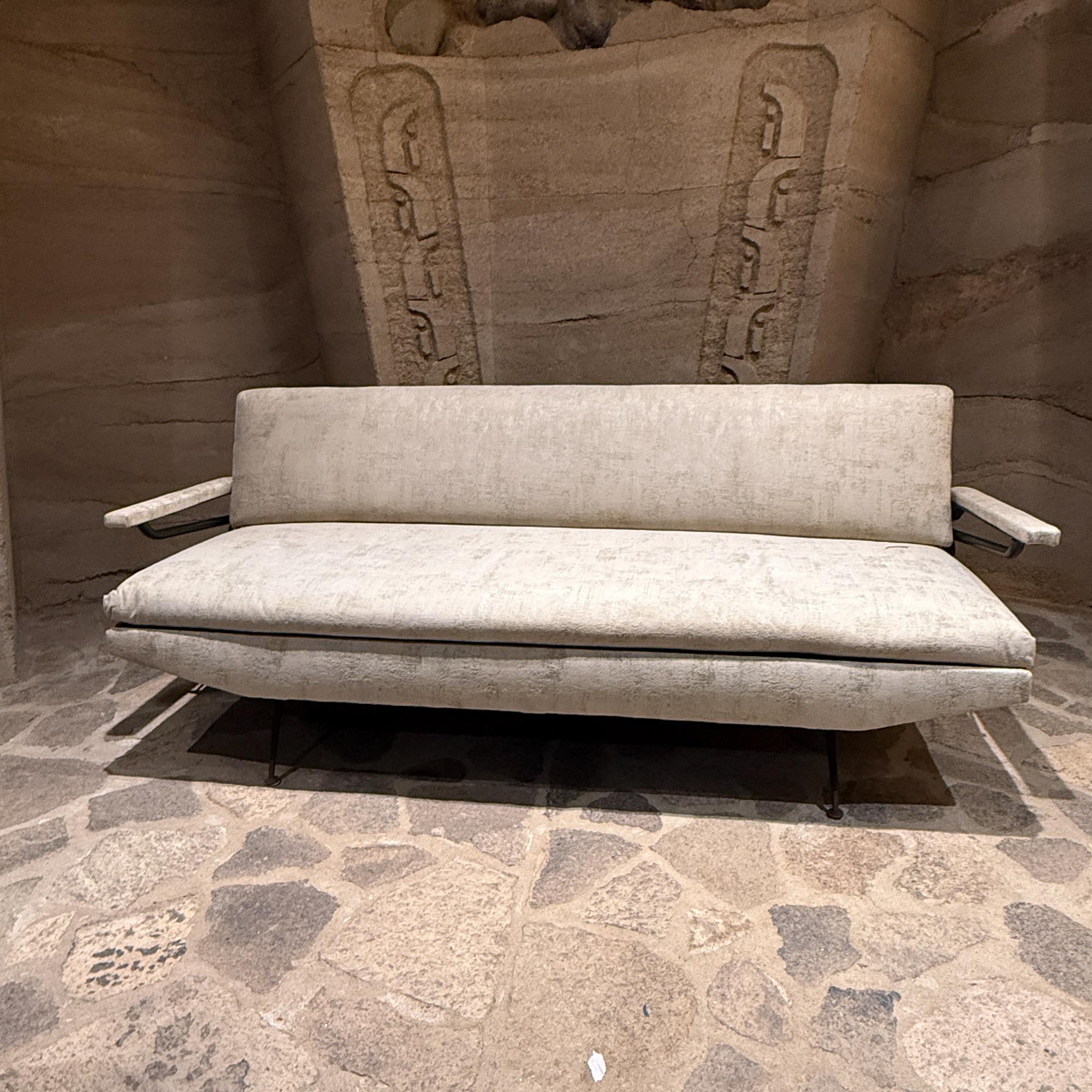 Mid-Century Modern Style Osvaldo Borsani Italian Sofa Daybed from Italy For Sale 10