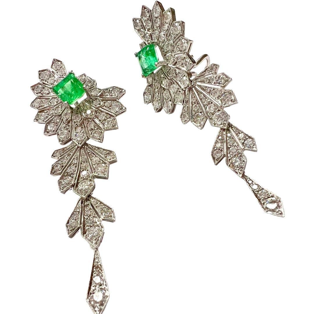 1950S Style with Diamonds and Emerald Platinum Earrings In Good Condition For Sale In MADRID, ES