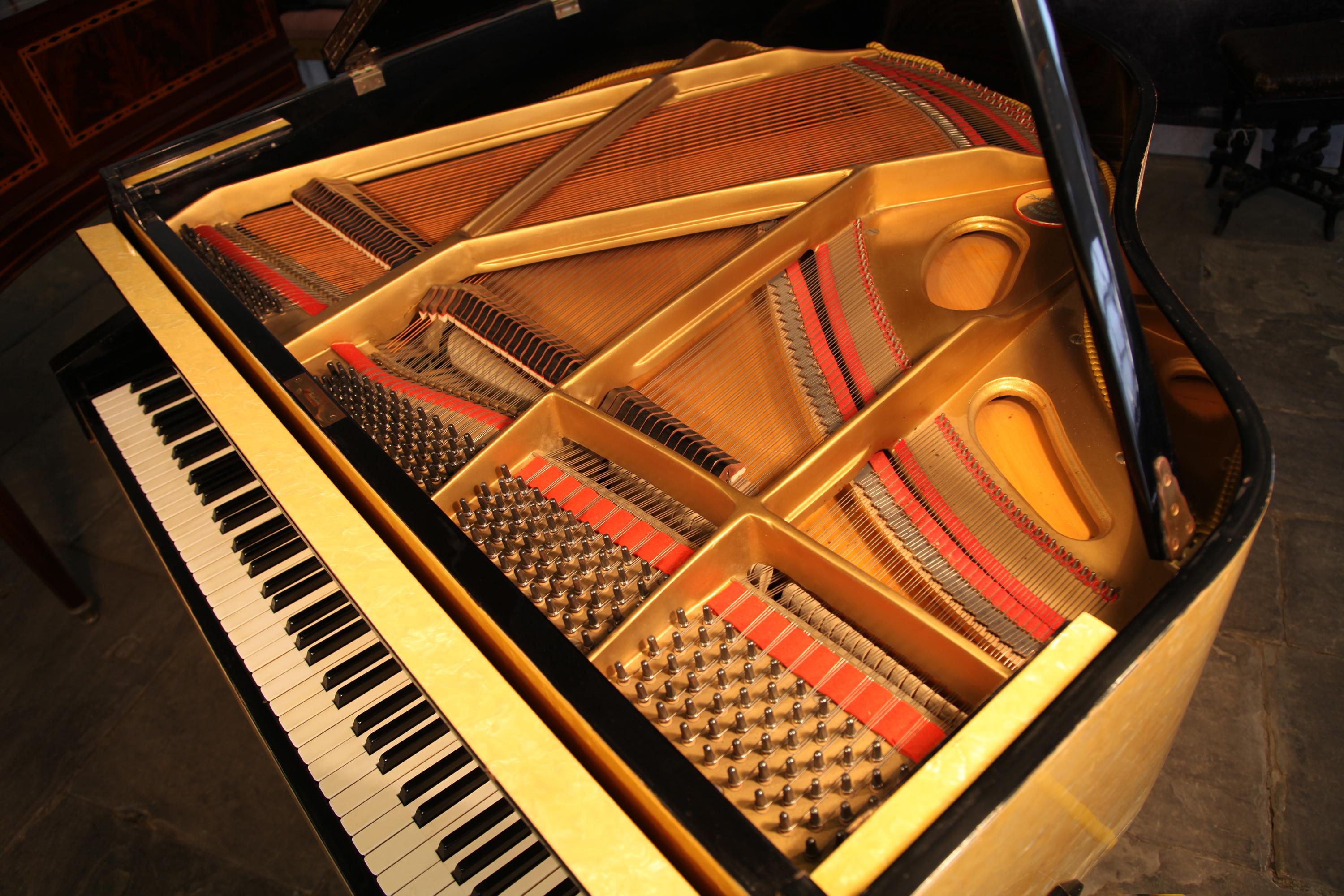 Piano à queue Zimmermann des années 50 Formica jaune Lyre de piano tubulaire en acier en vente 4