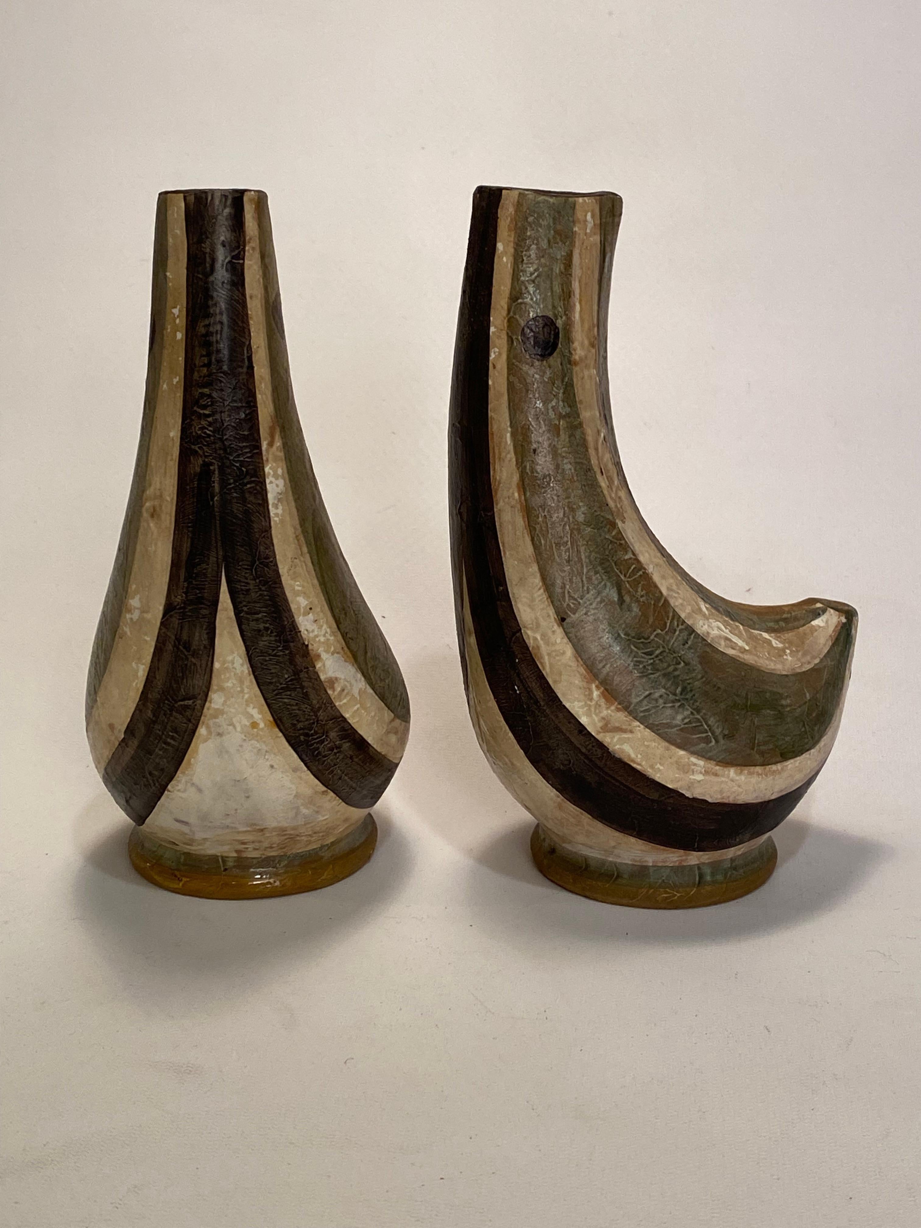 1950er Jahre Stilisierte italienische Vogelvasen aus Keramik, ein Paar (Mitte des 20. Jahrhunderts)