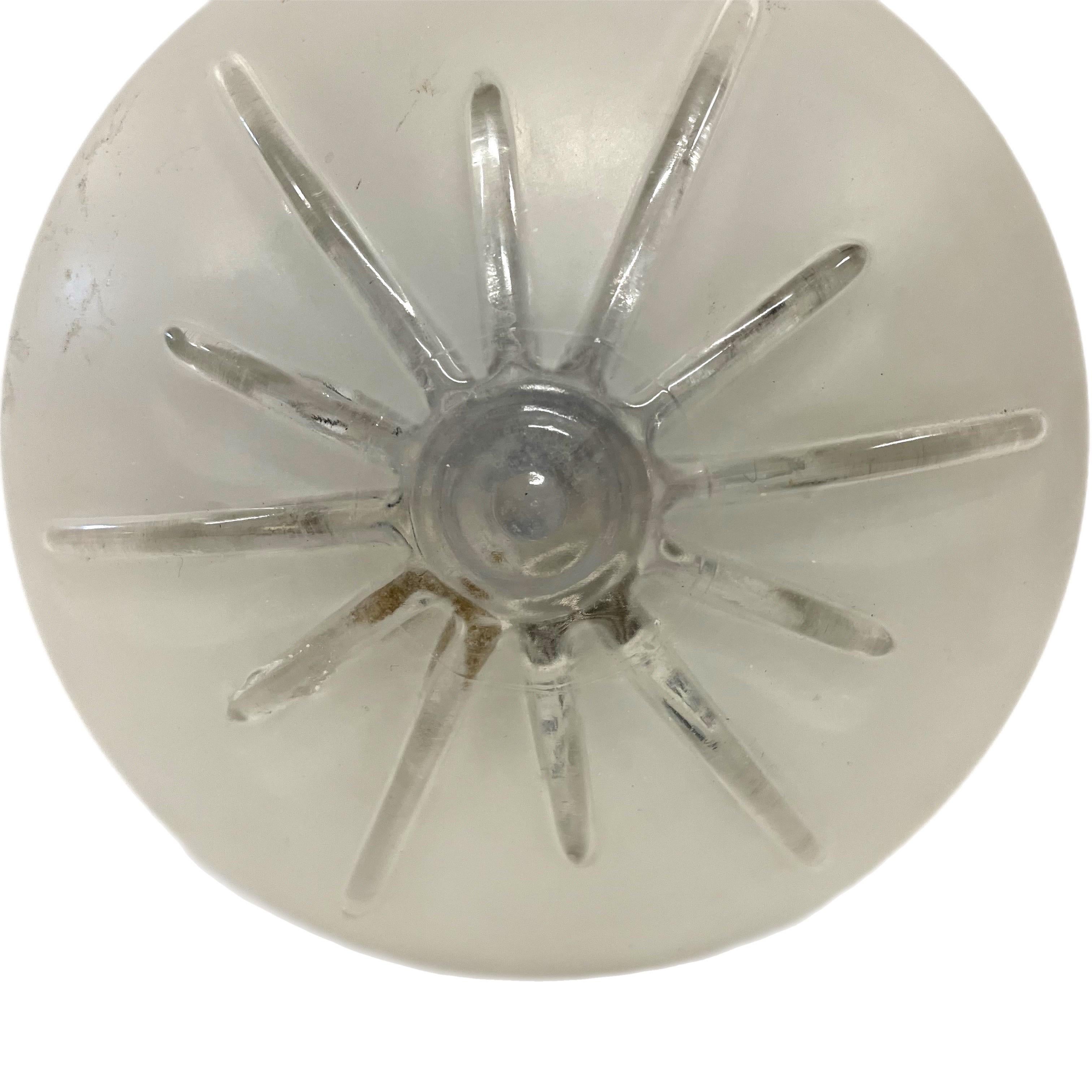 Empotrable de Cristal Transparente y Satinado Rayo de Sol de los Años 50 Vidrio opalino en venta