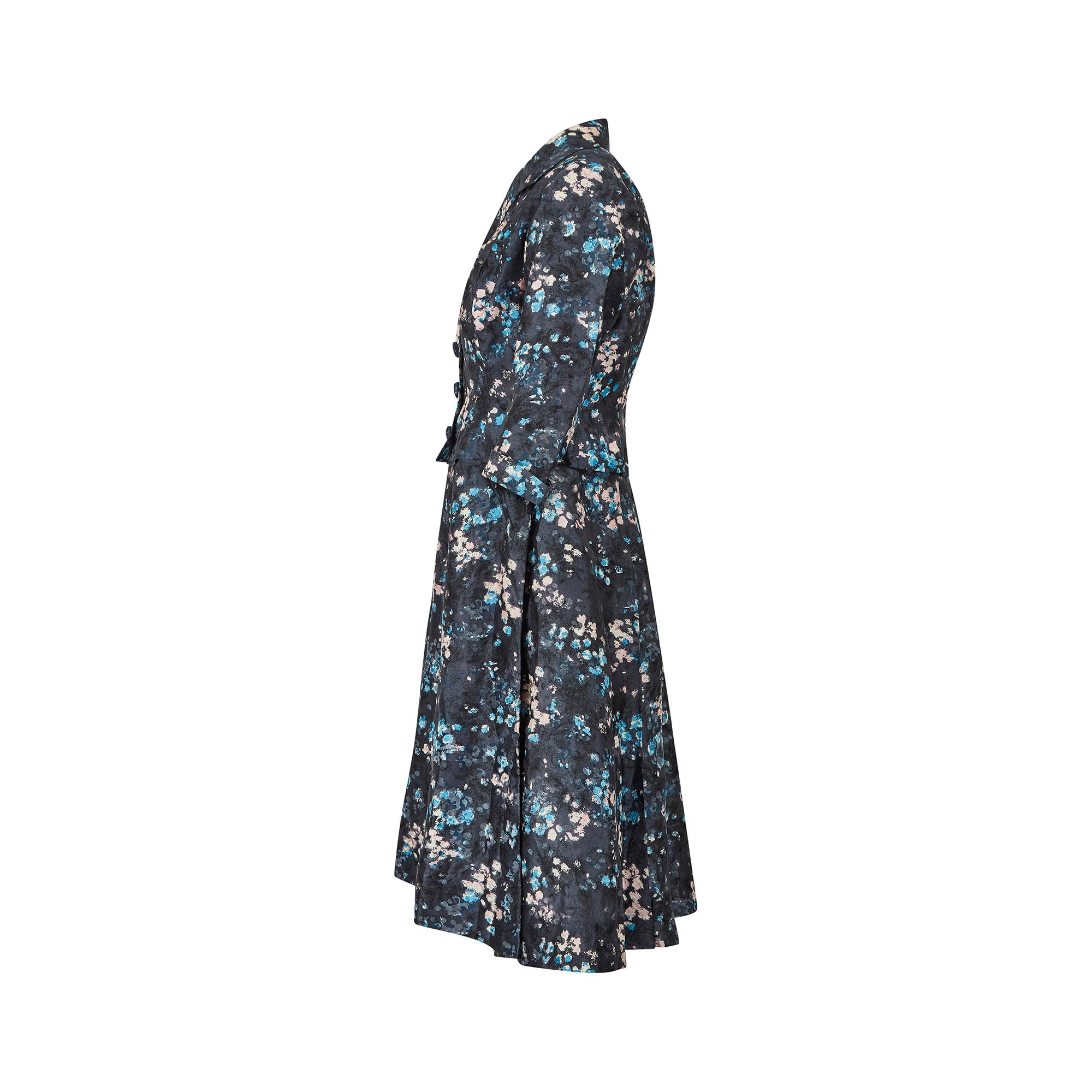 Noir Suzanne Pardo Couture - Costume robe et veste à fleurs bleues, années 1950 en vente