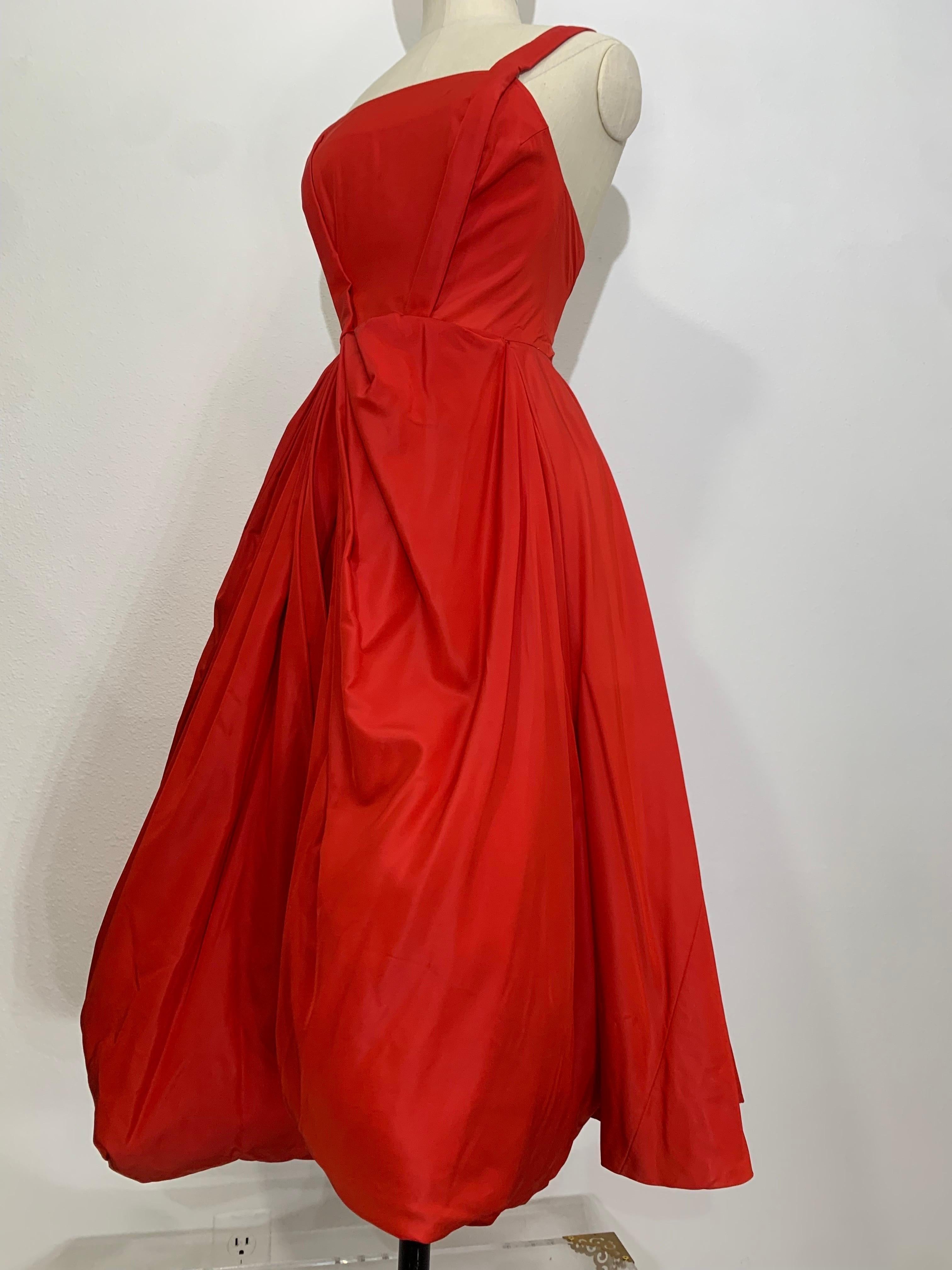 1950s Suzy Perette Red Silk Taffeta Cocktail Dress w Full Draped Skirt (Robe de cocktail en taffetas de soie rouge avec jupe drapée) en vente 1