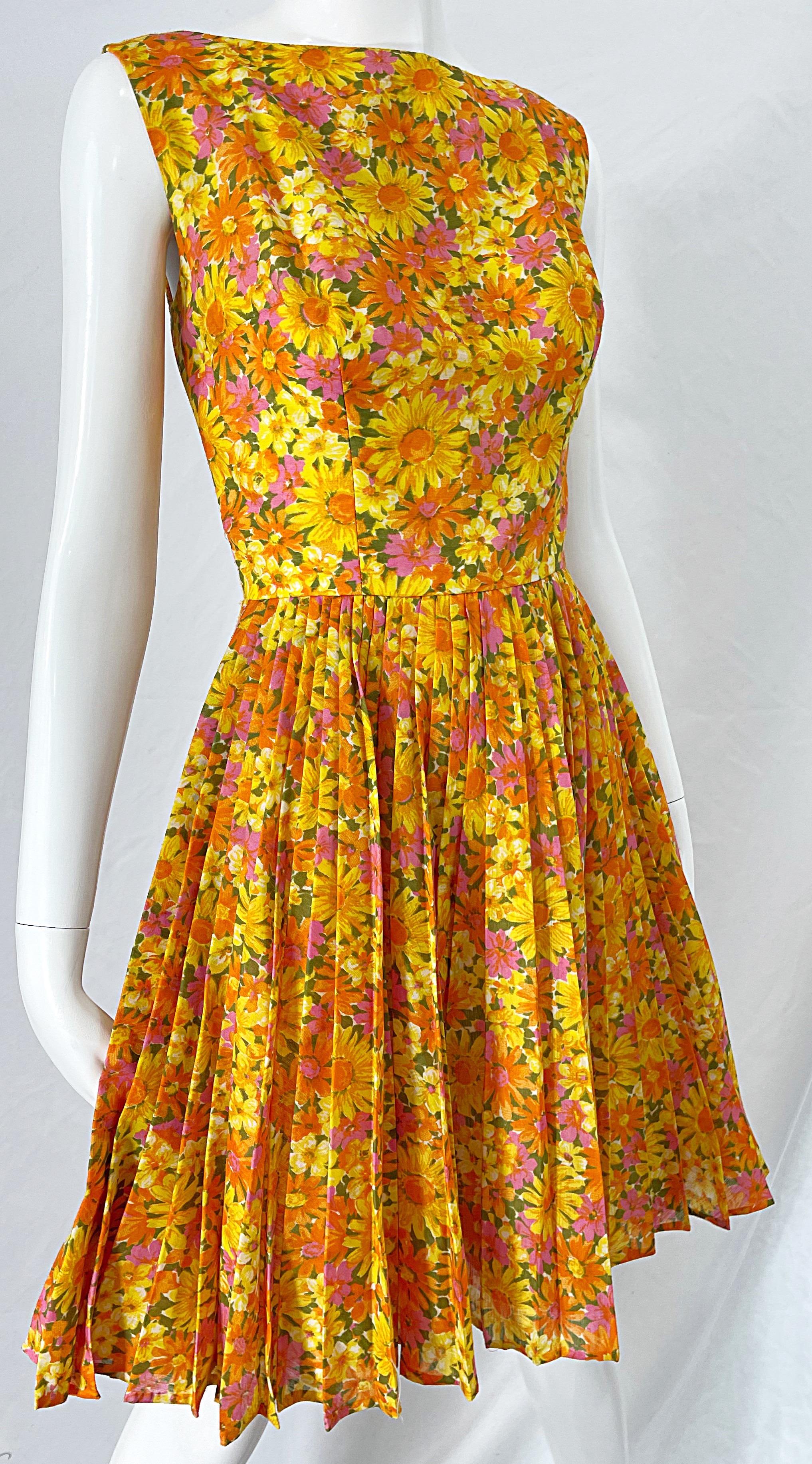 1950s Suzy Perette Yellow Pink Orange Daisy Print Cotton Vintage 50s Dress For Sale 3