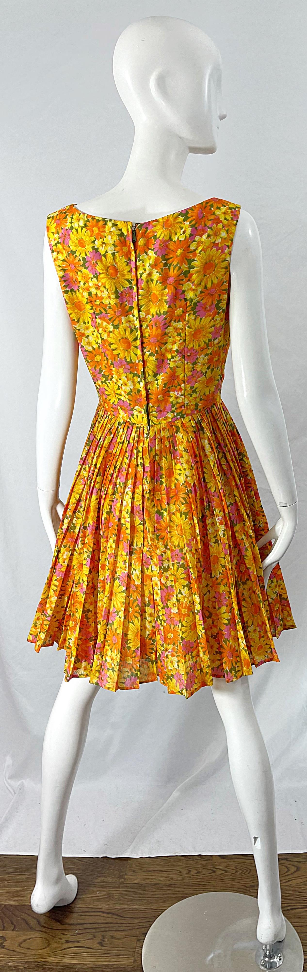 1950s Suzy Perette Yellow Pink Orange Daisy Print Cotton Vintage 50s Dress For Sale 4