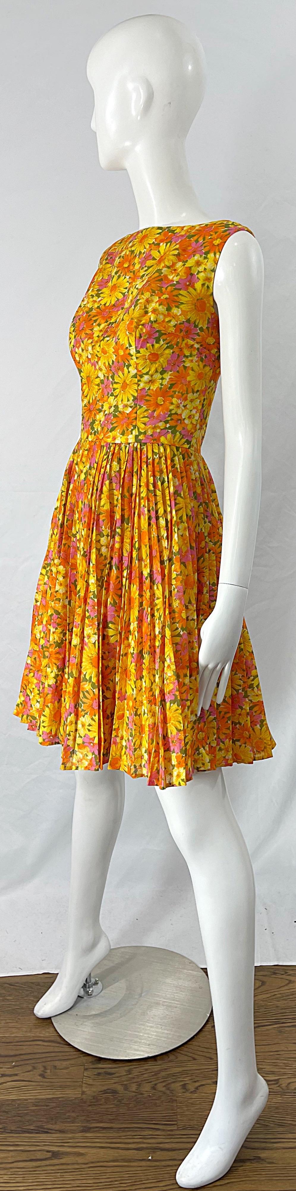 1950s Suzy Perette Yellow Pink Orange Daisy Print Cotton Vintage 50s Dress For Sale 5