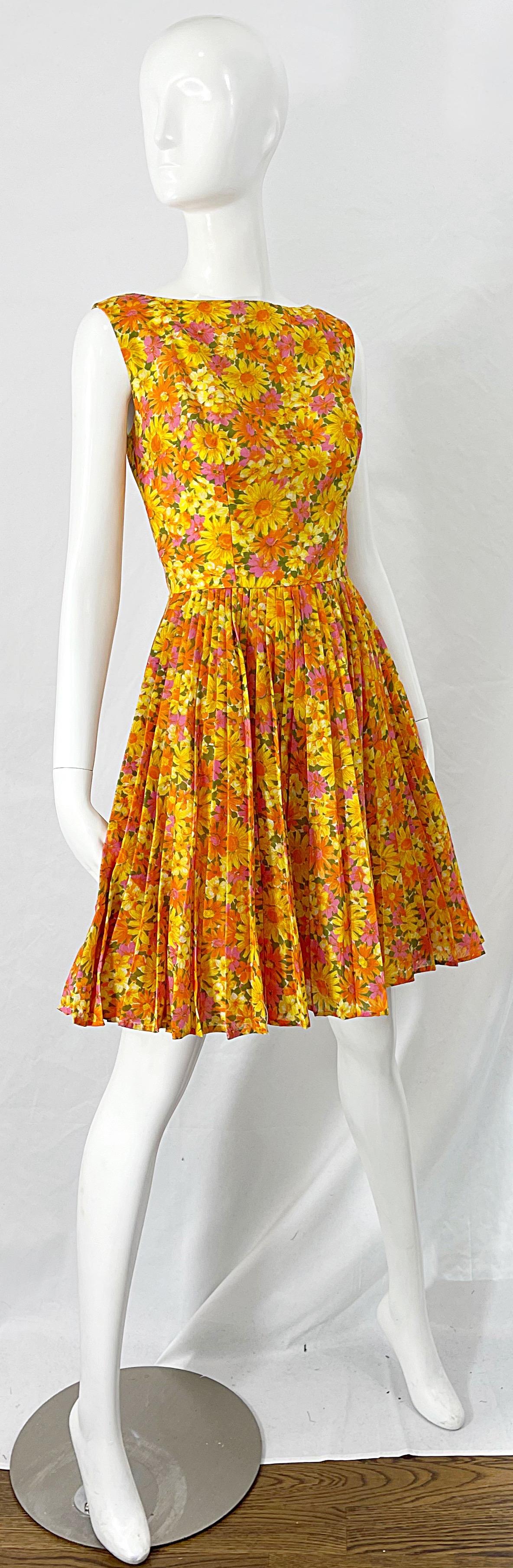 Brown 1950s Suzy Perette Yellow Pink Orange Daisy Print Cotton Vintage 50s Dress For Sale