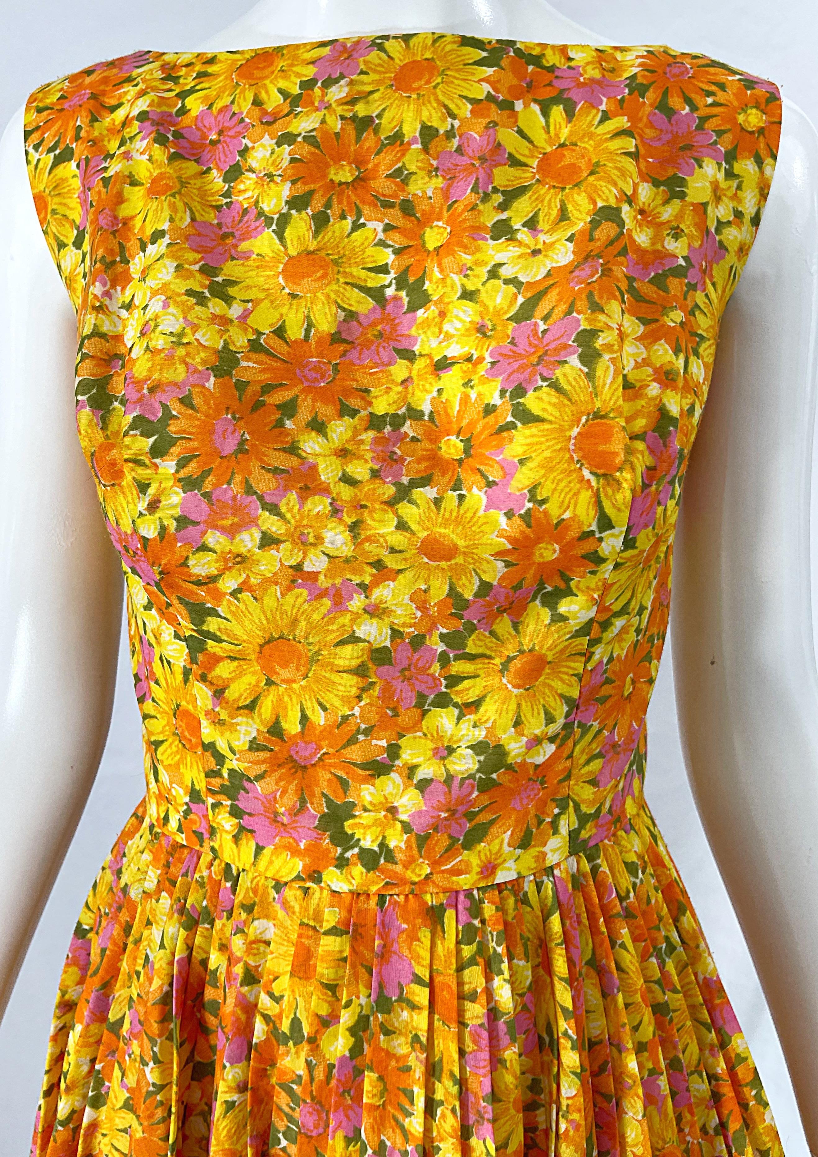 Women's 1950s Suzy Perette Yellow Pink Orange Daisy Print Cotton Vintage 50s Dress For Sale