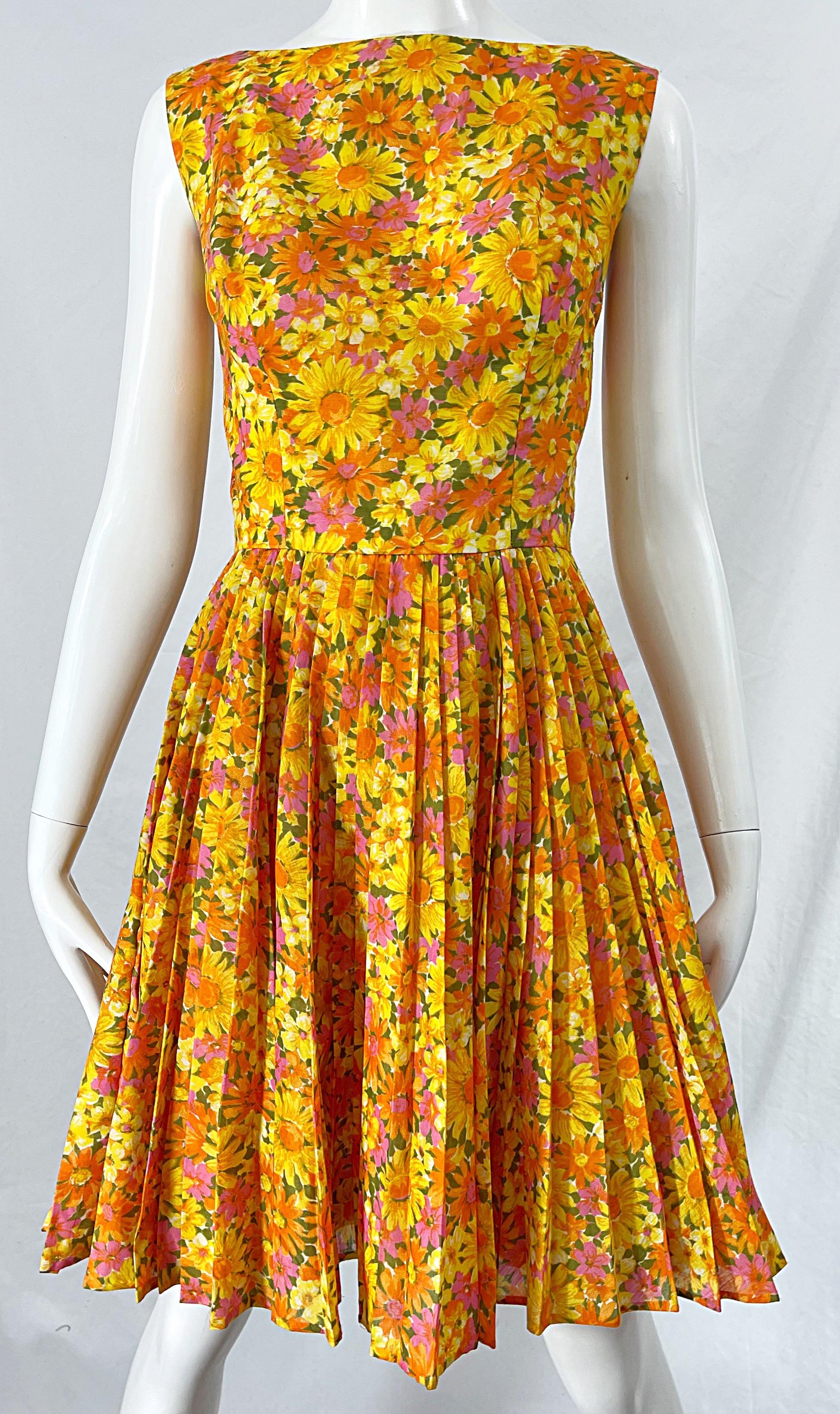 1950s Suzy Perette Yellow Pink Orange Daisy Print Cotton Vintage 50s Dress For Sale 1