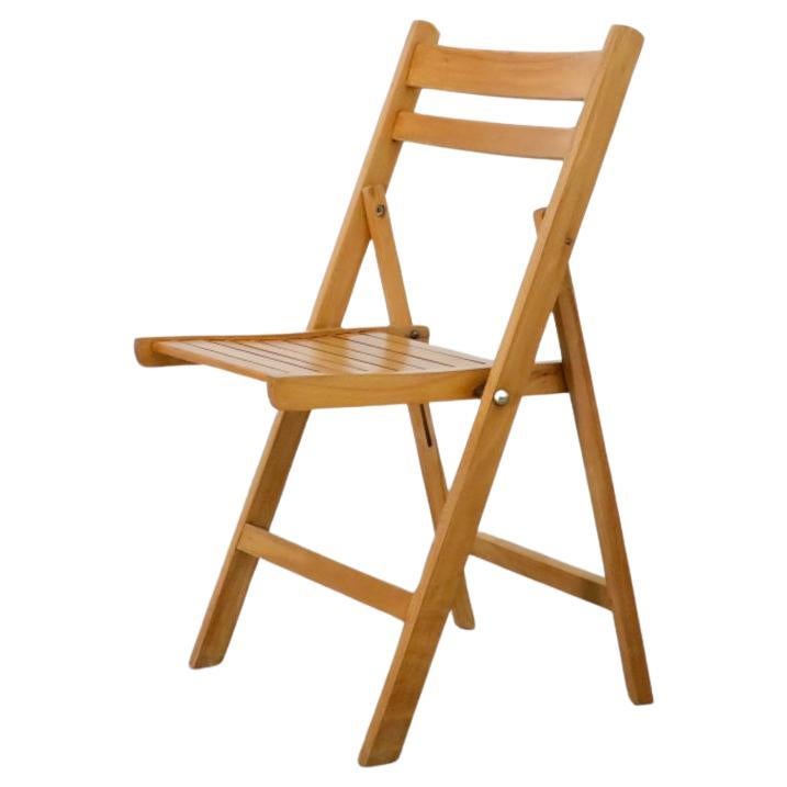 Slatted 1950s and Mid-Century Sven Markelius style steamer/church chairs. Very appealing, beautifully crafted folding chairs with lovely grain and patina. The chairs are extremely well-made, as evidenced by how easily they fold. They are also very