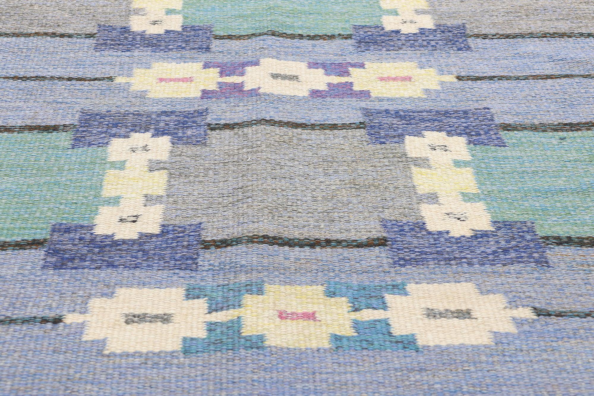 79057 Alfombra Rollakan Sueca Vintage Sverker Greuholm, 04'05 x 06'07. Esta alfombra rollakan escandinava vintage de lana tejida a mano, obra del estimado artista textil sueco Sverker Greuholm, encarna el ingenio y el arte del diseño sueco de