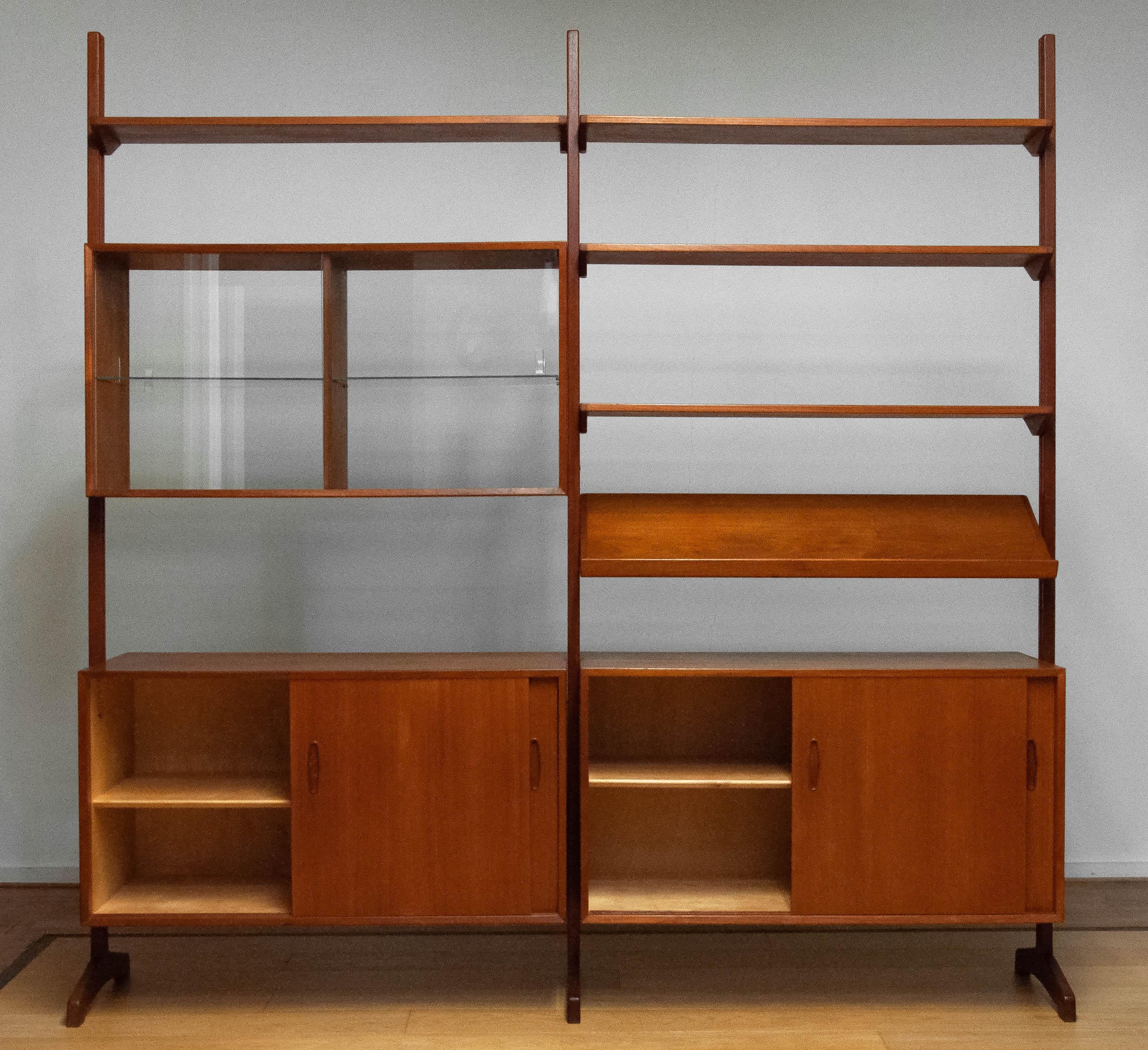 Schwedischer Bücherregalschrank/Raumteiler aus Teakholz von Nils Jonsson, 1950er Jahre. 9
