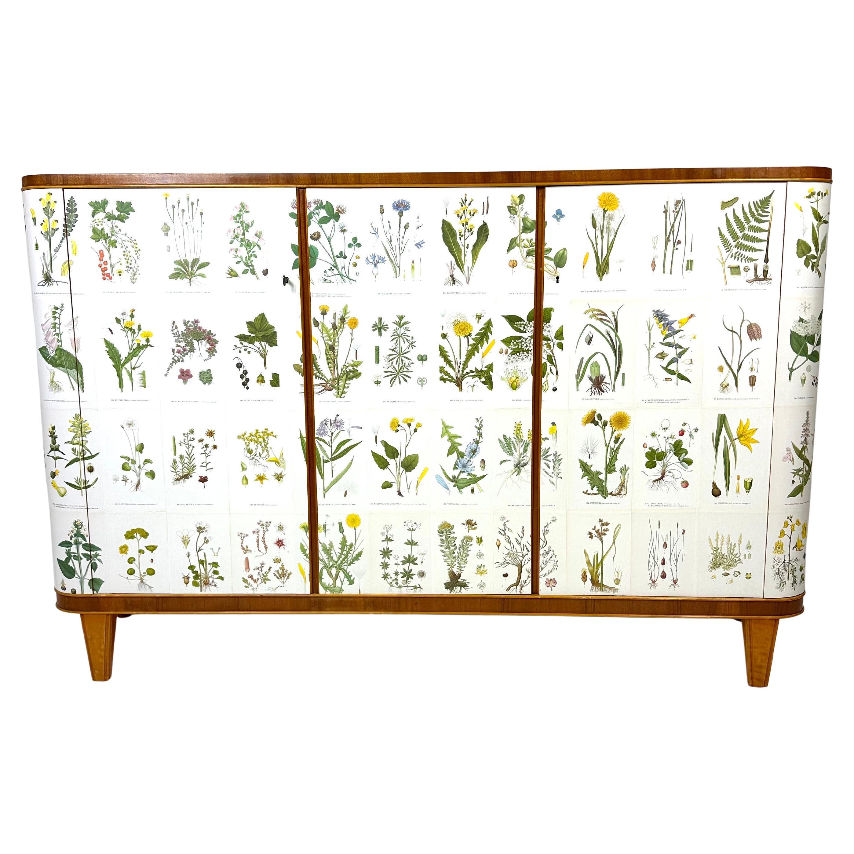Mobile svedese degli anni '50 con illustrazioni di Nordens Flora in vendita