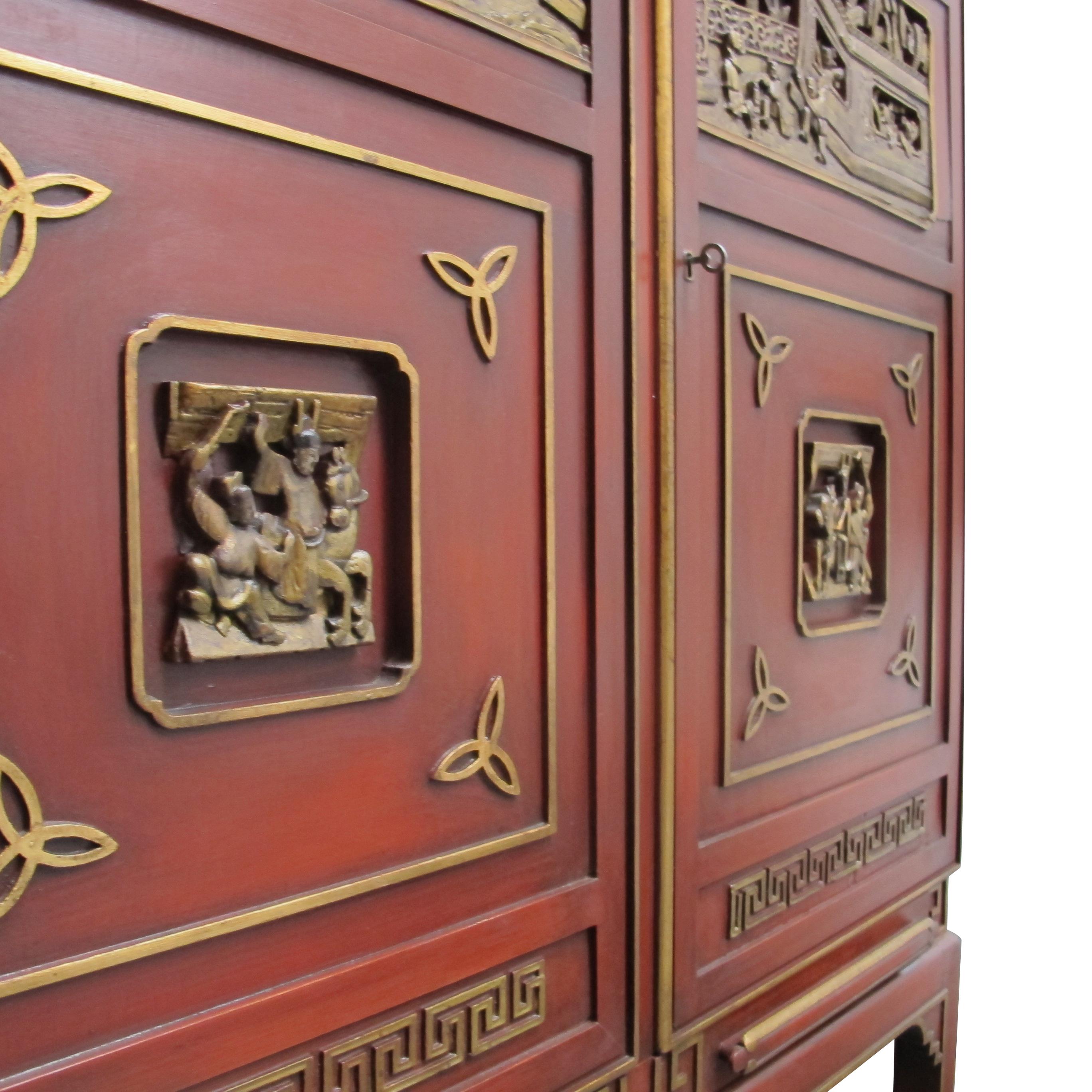 Armario para bebidas con paneles tallados de estilo Chinoiserie de fabricación sueca de los años 50 en Bueno estado para la venta en London, GB