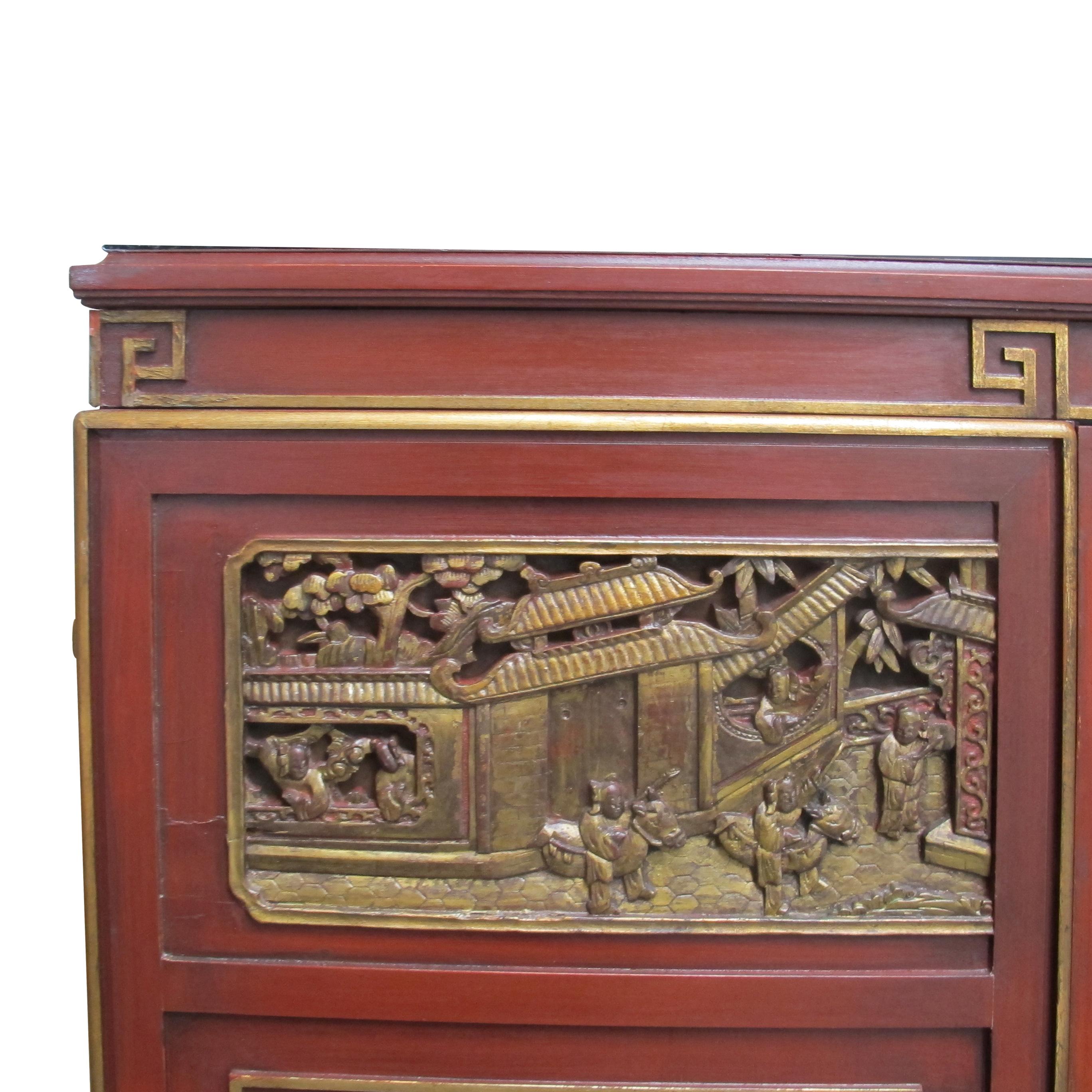 Armario para bebidas con paneles tallados de estilo Chinoiserie de fabricación sueca de los años 50 en venta 1