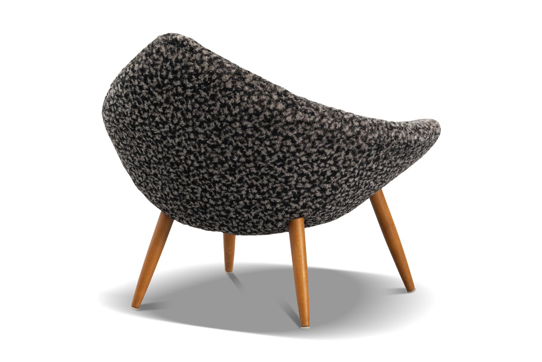 1950s Swedish Modern Coconut Lounge Chair (Moderne der Mitte des Jahrhunderts) im Angebot