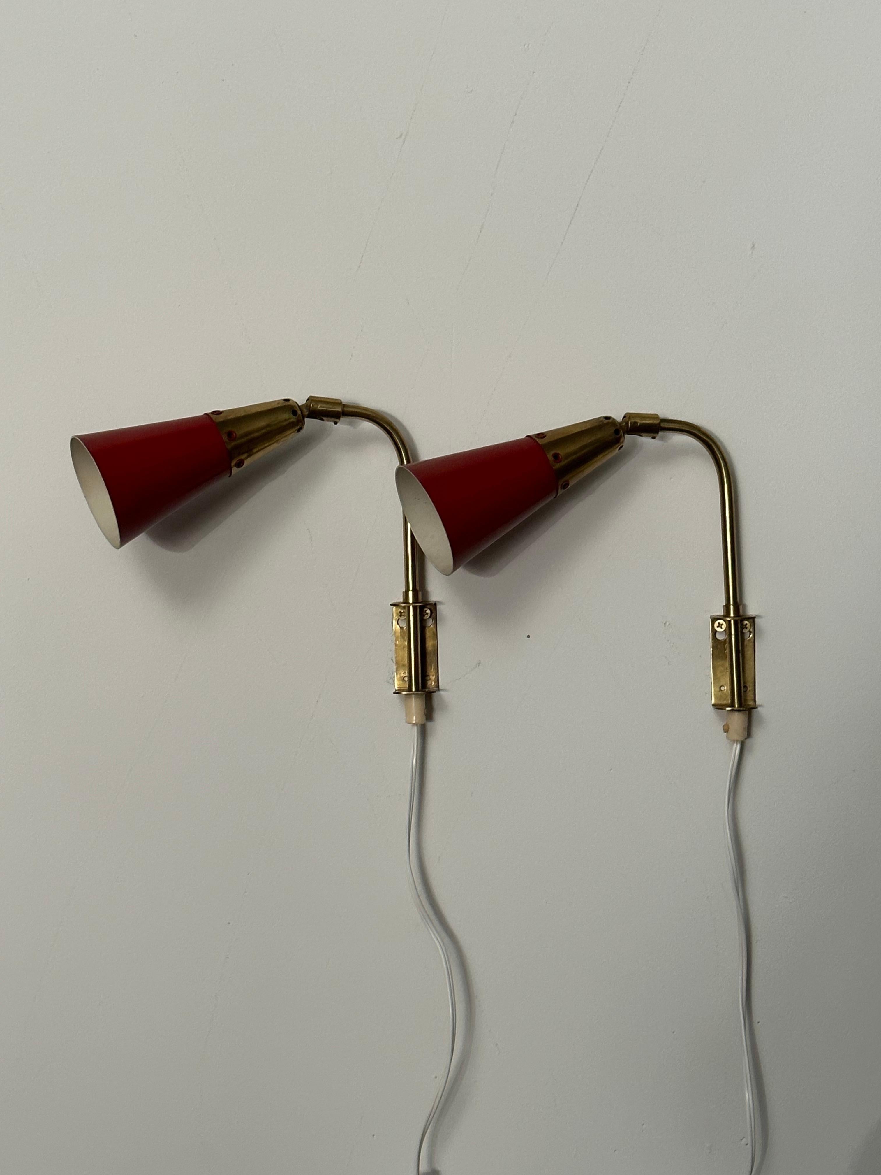 Luci da parete moderniste svedesi degli anni '50 di Upsala Armaturfabrik - una coppia In condizioni buone in vendita a St.Petersburg, FL
