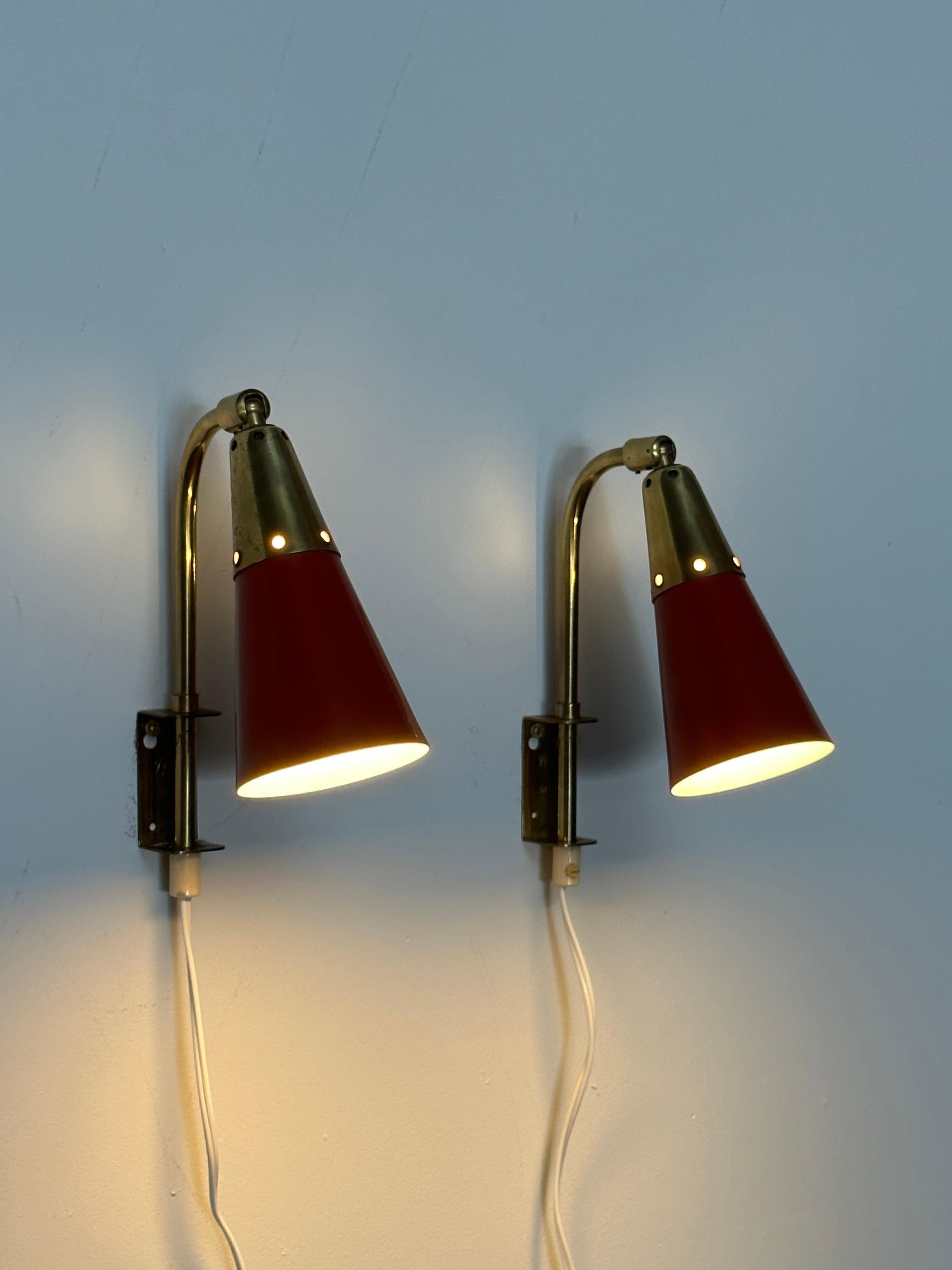 Metallo Luci da parete moderniste svedesi degli anni '50 di Upsala Armaturfabrik - una coppia in vendita