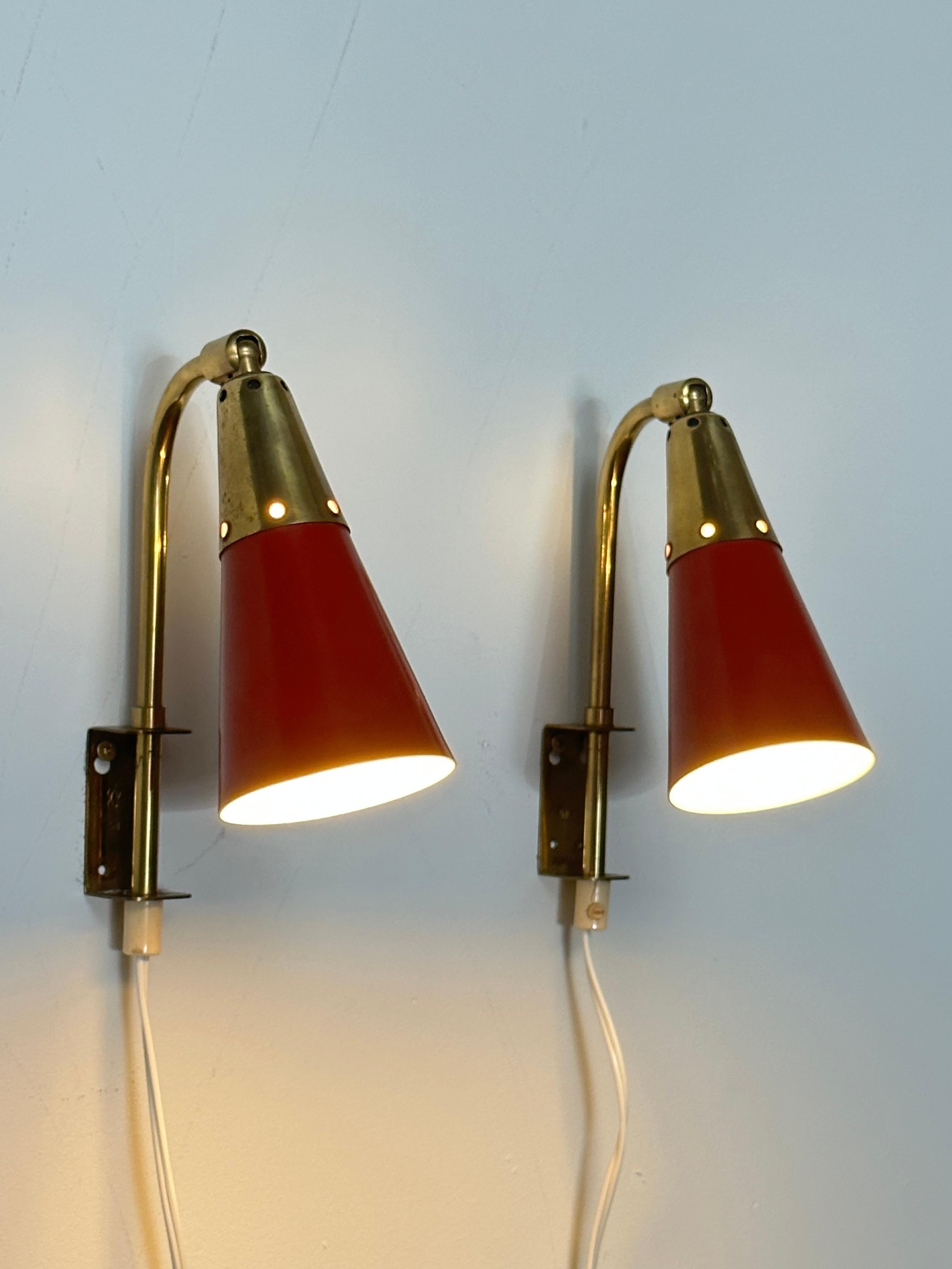 Luci da parete moderniste svedesi degli anni '50 di Upsala Armaturfabrik - una coppia in vendita 1