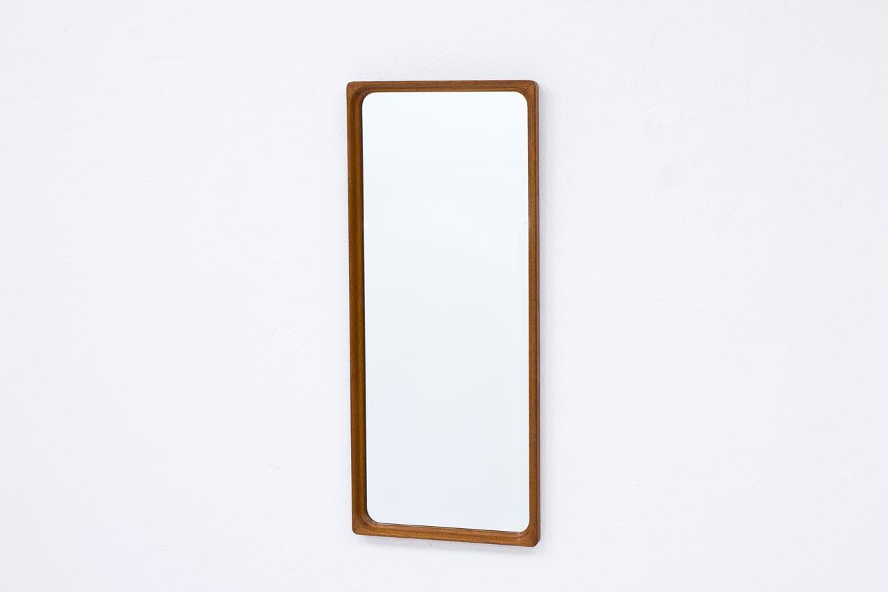 Rectangular wall mirror manufactured by Glässmaster Markaryd in Sweden during the 1950s. 
Solid teak frame.