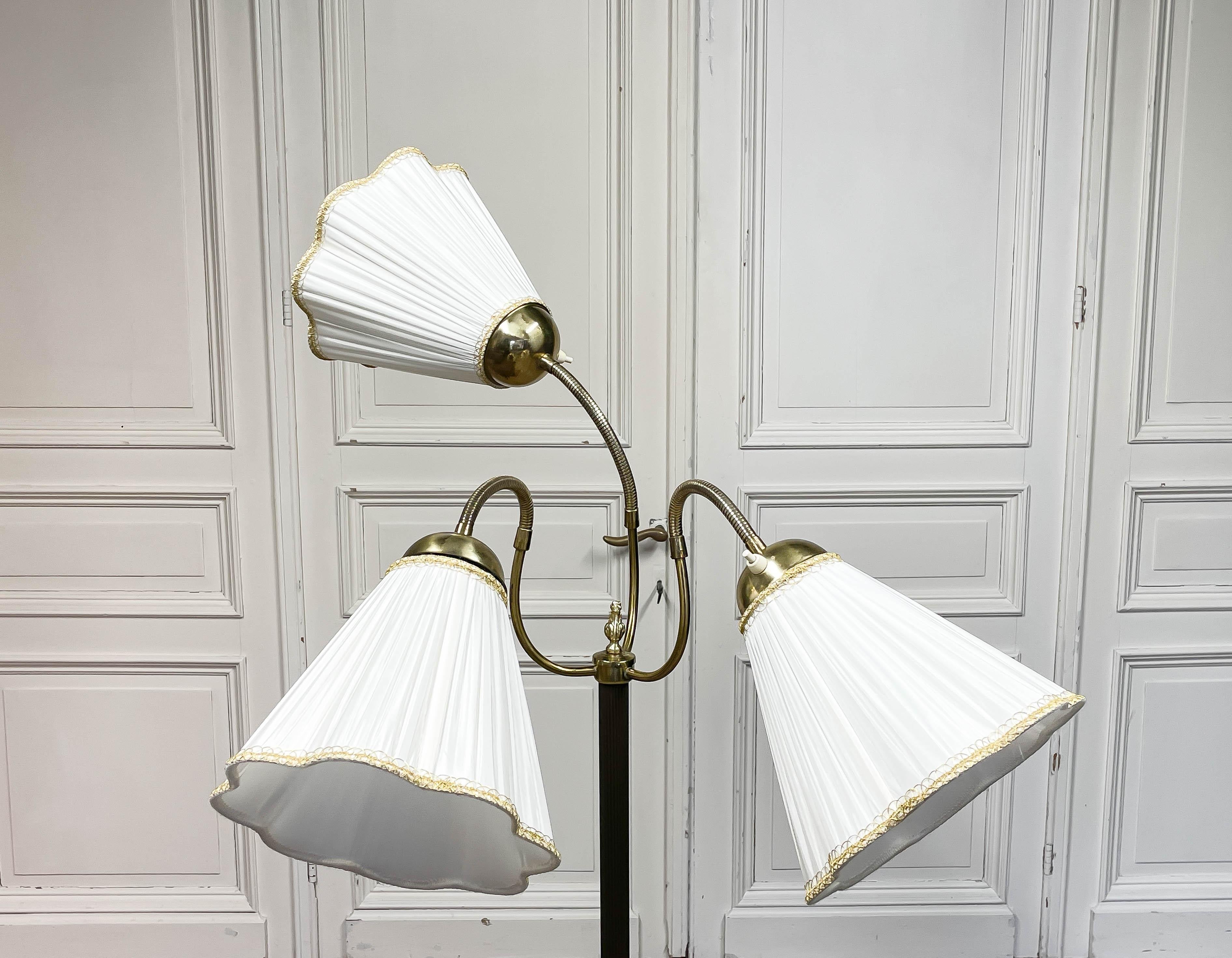 Années 1950, lampadaire suédois à trois abat-jours par VMI, modèle 508/3 en vente 3