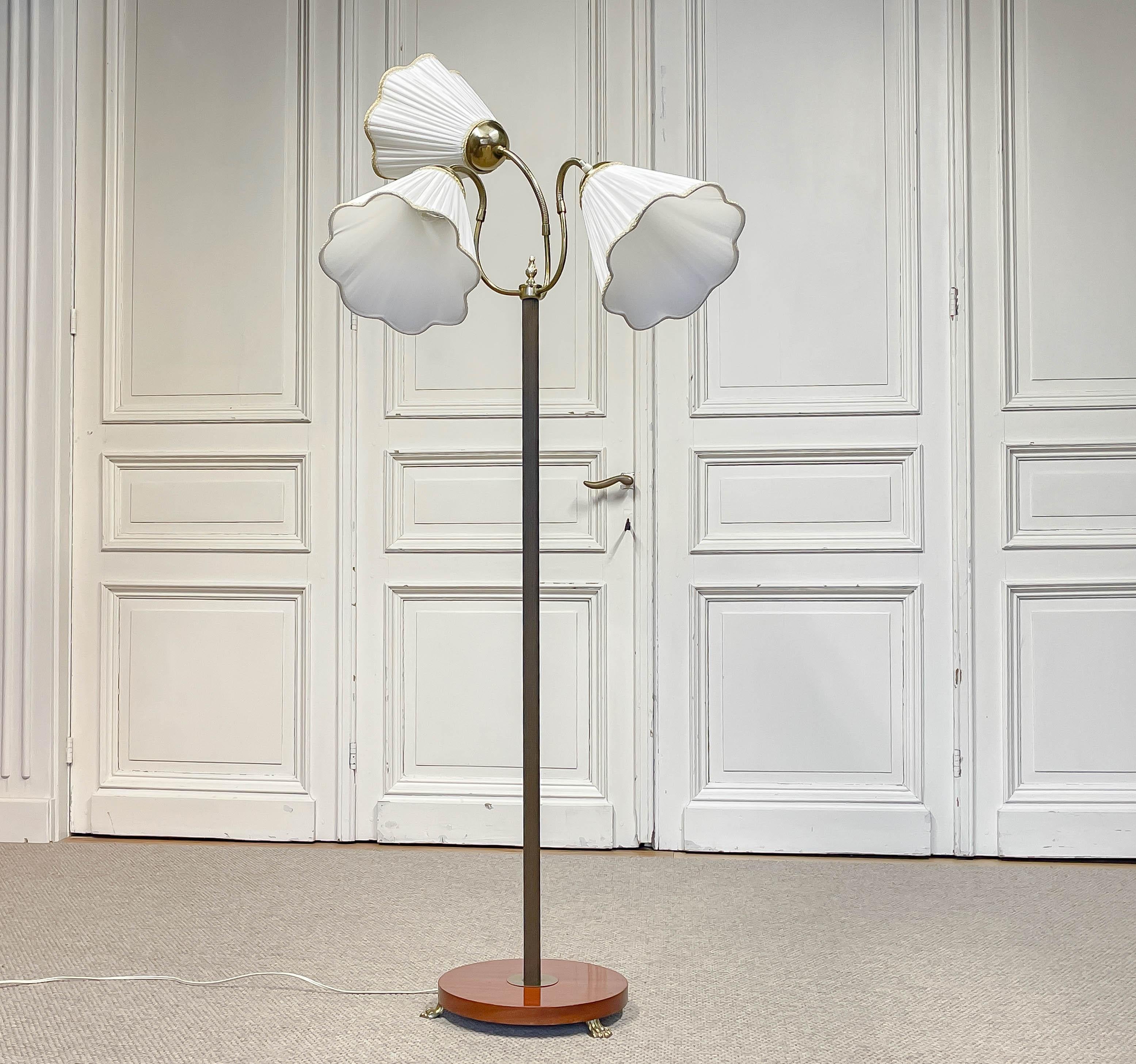 Années 1950, lampadaire suédois à trois abat-jours par VMI, modèle 508/3 en vente 4