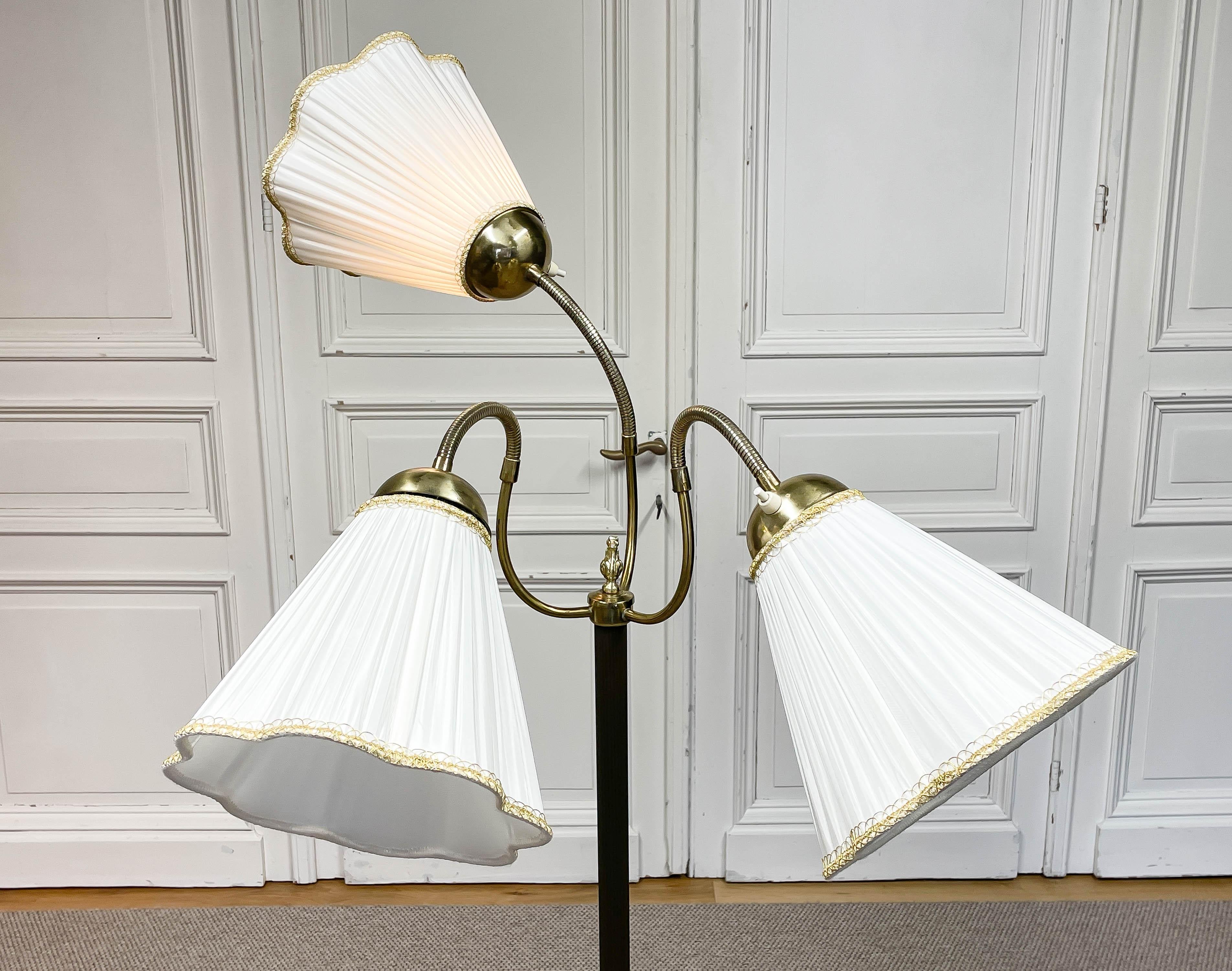 Années 1950, lampadaire suédois à trois abat-jours par VMI, modèle 508/3 en vente 2