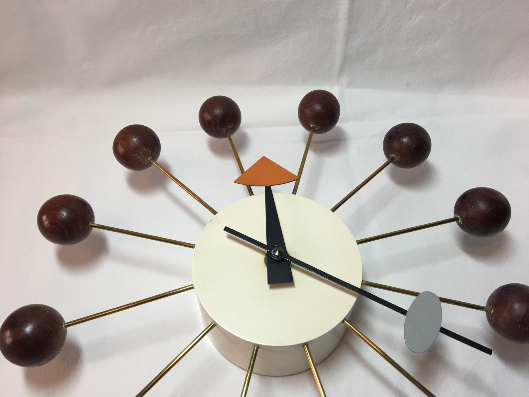 The European version of the design classic ball clock from George Nelson for Howard Miller. Manufactured in Bern Switzerland by the Fehlbaum Brothers in the 1950s. The inner Workings were replaced and restored by previous owner. Functions great.
