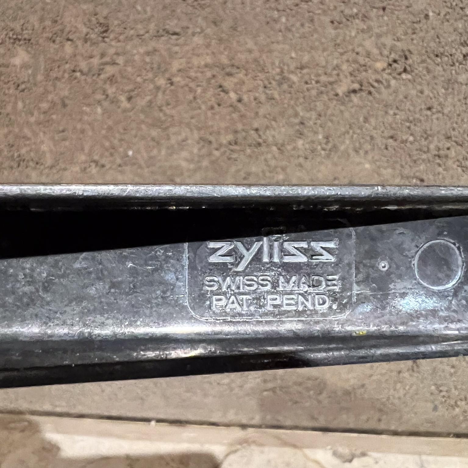 Original Garlic Press, Schweizer hergestellt, Zyliss, 1950er Jahre (20. Jahrhundert) im Angebot
