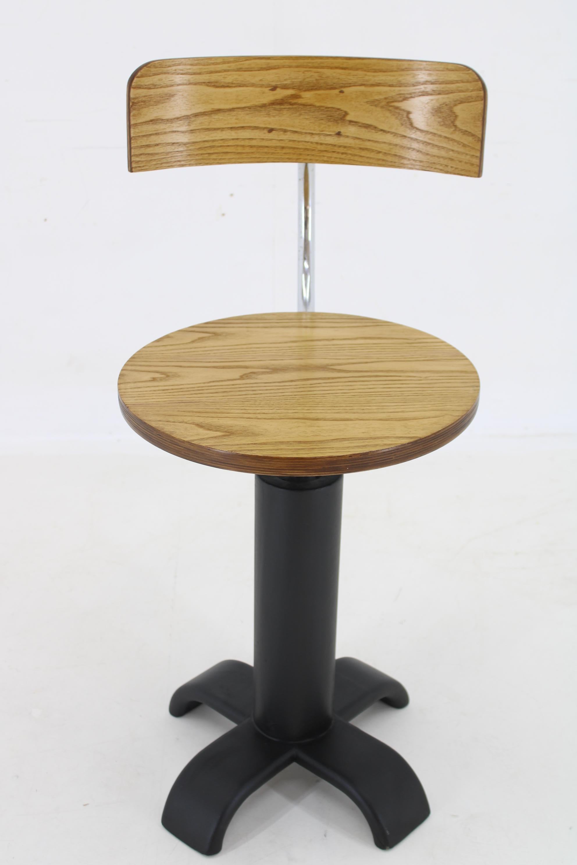 1950er Drehbarer Design-Schreibtischstuhl , Tschechoslowakei (Mitte des 20. Jahrhunderts) im Angebot