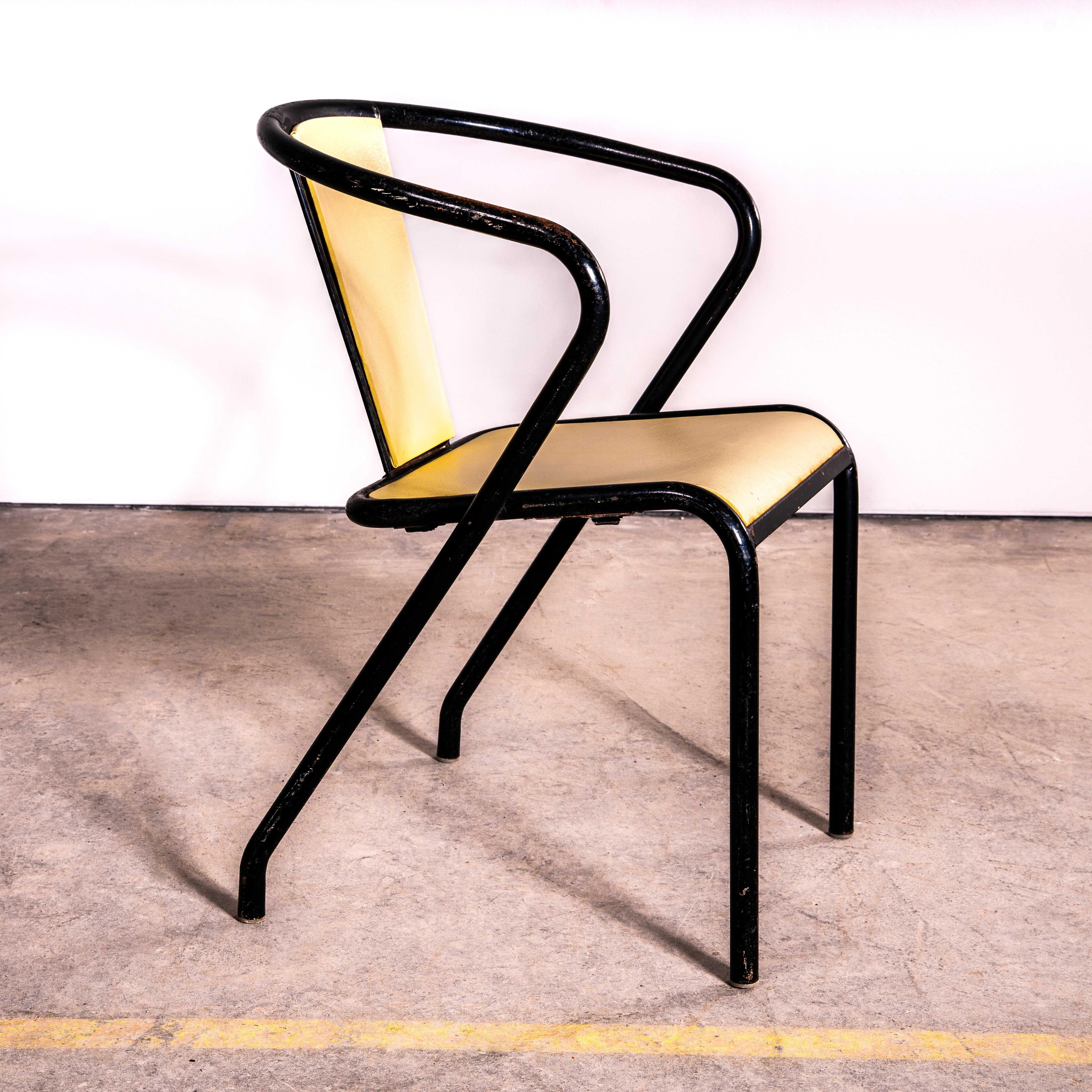 Fauteuils jaunes et noirs Tolix originaux des années 1950 - Ensemble de treize fauteuils en vente 1