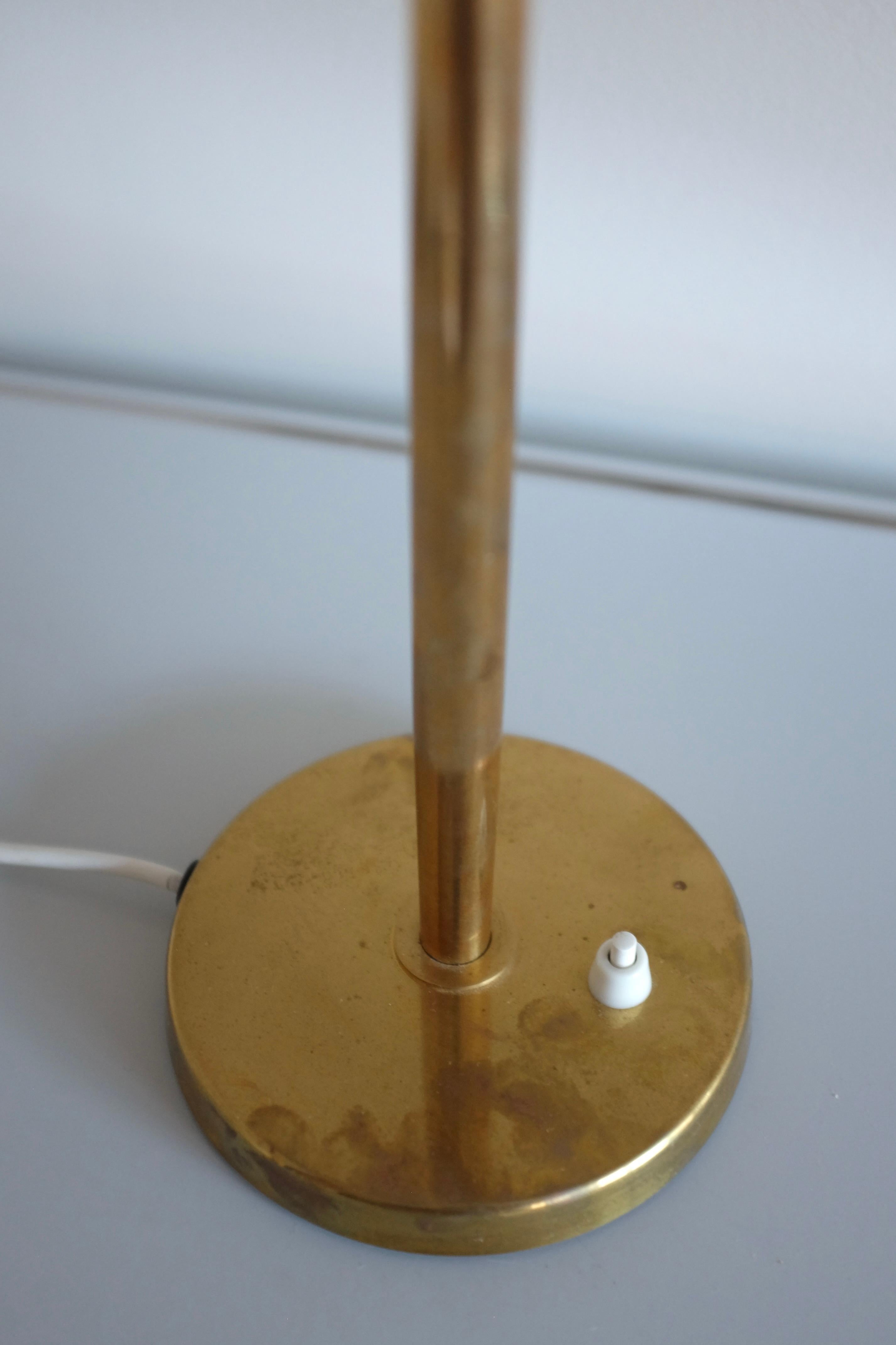 Metal 1950s Table Lamp by Harald Notini, Böhlmarks For Sale