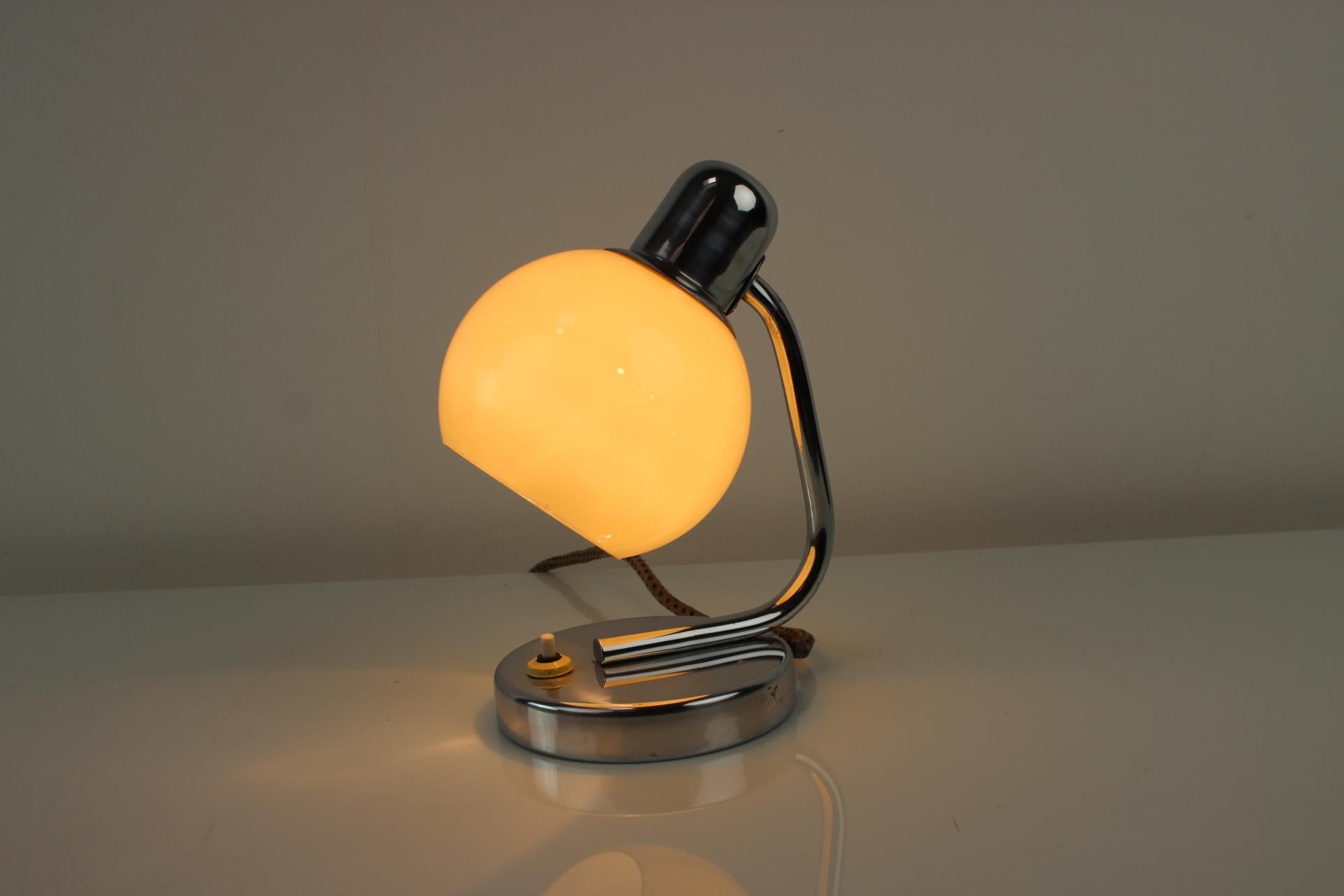 Verre Lampe de bureau des années 1950 par Napako, Tchécoslovaquie en vente